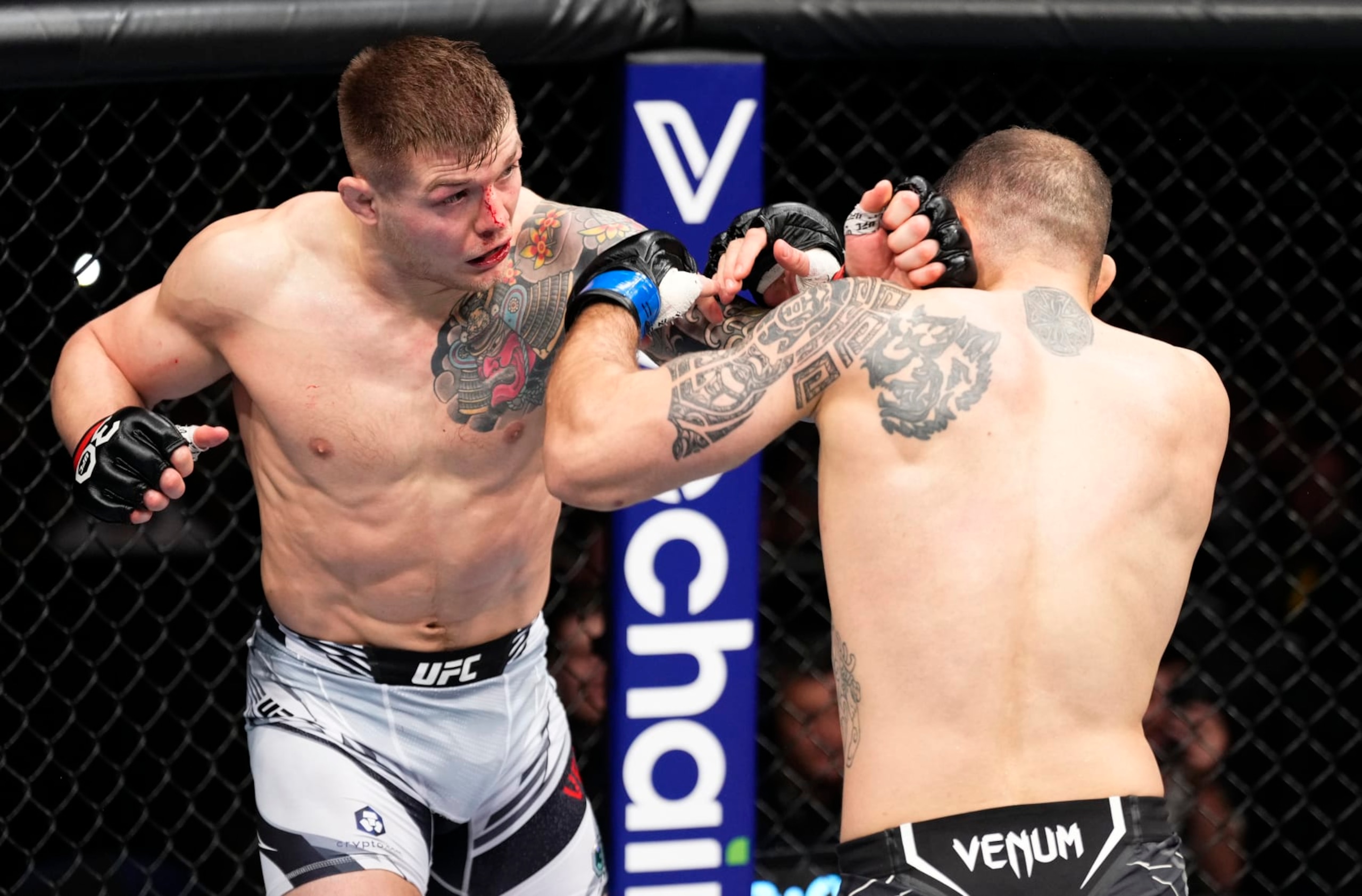 LONDON, ENGLAND - MARCH 18: Marvin Vettori of Italy punches Roman Dolidze of Georgia in a middleweight fight during the UFC 286 event at The O2 Arena on March 18, 2023 in London, England. (Photo by Jeff Bottari/Zuffa LLC via Getty Images)