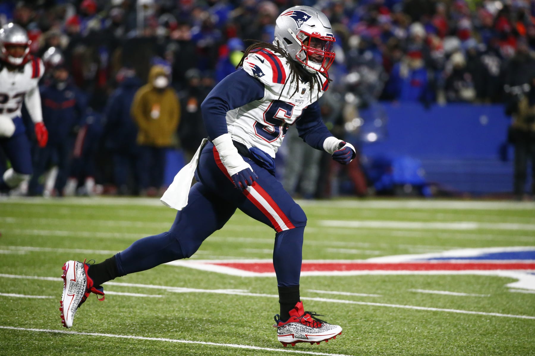 New England Patriots outside linebacker Dont'a Hightower (54) runs during the second half of an NFL wild-card playoff football game against the Buffalo Bills in Orchard Park, N.Y., Saturday, Jan. 15, 2022. (AP Photo/ Jeffrey T. Barnes)