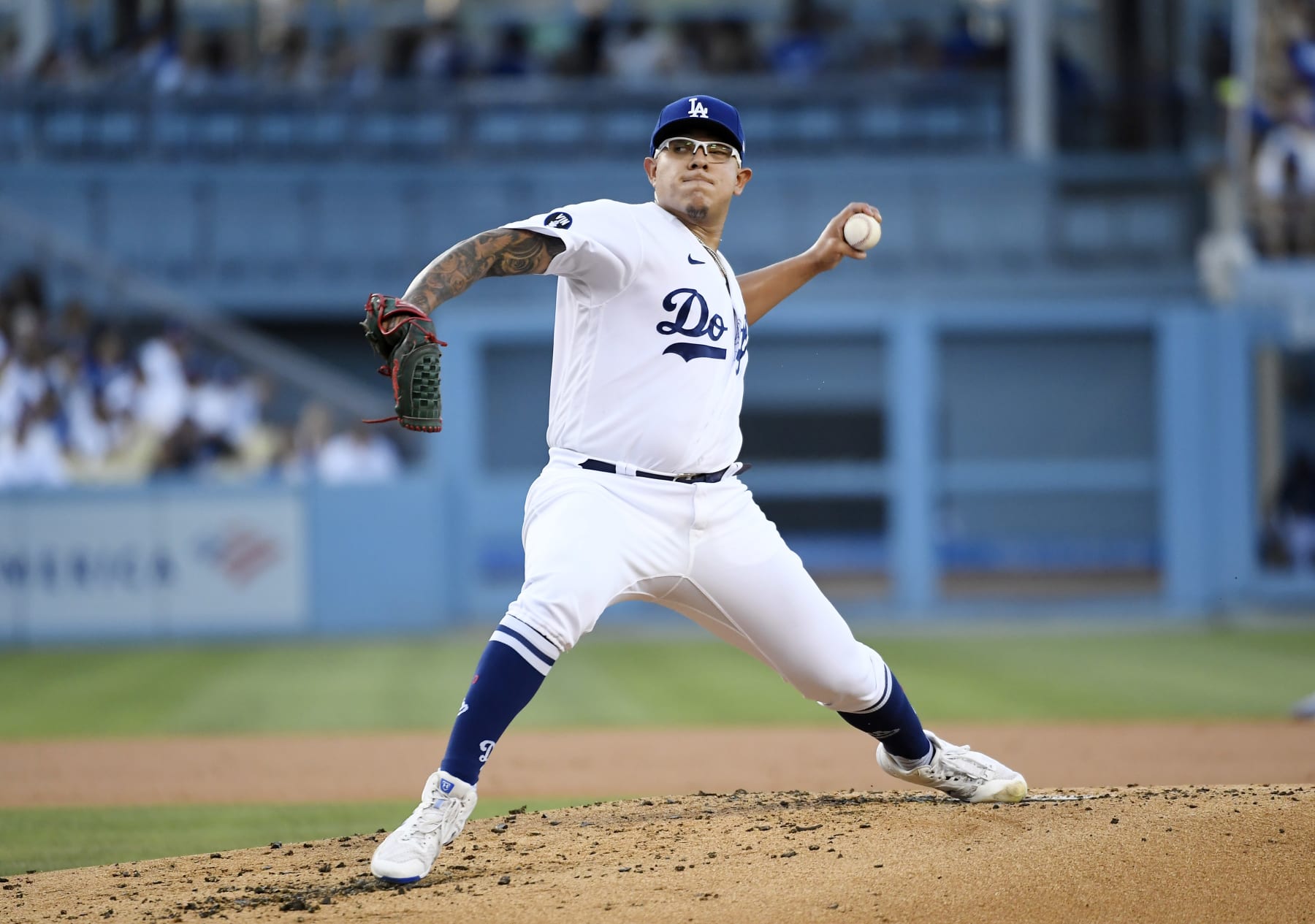 LOS ANGELES, CA - SEPTEMBER 03: Starting pitcher Julio Urias #7 of the Los Angeles Dodgers throws against the San Diego Padres during the second inning at Dodger Stadium on September 3, 2022 in Los Angeles, California. (Photo by Kevork Djansezian/Getty Images)