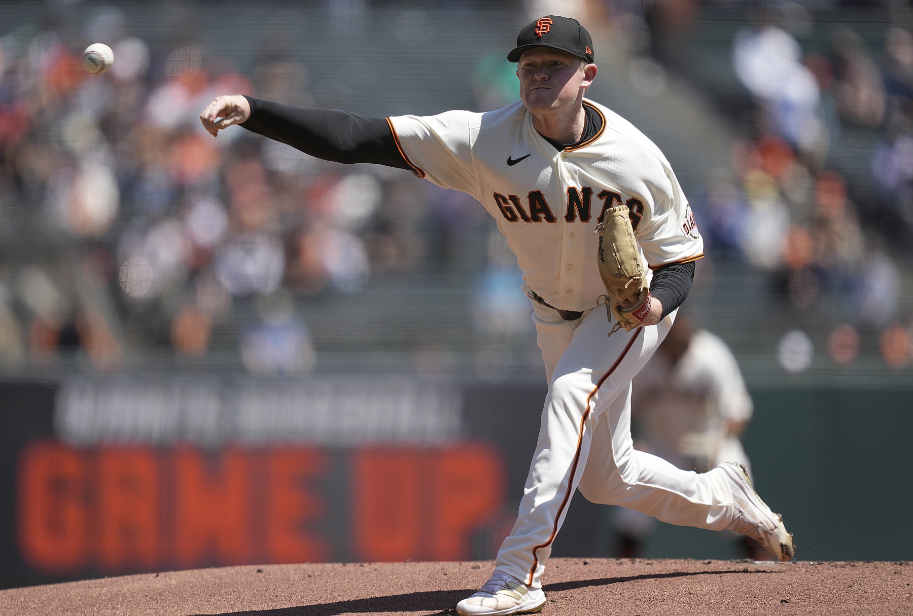 SAN FRANCISCO, CALIFORNIA - AUGUST 18: Logan Webb #62 of the San Francisco Giants pitches against the Arizona Diamondbacks in the top of the first inning at Oracle Park on August 18, 2022 in San Francisco, California. (Photo by Thearon W. Henderson/Getty Images)