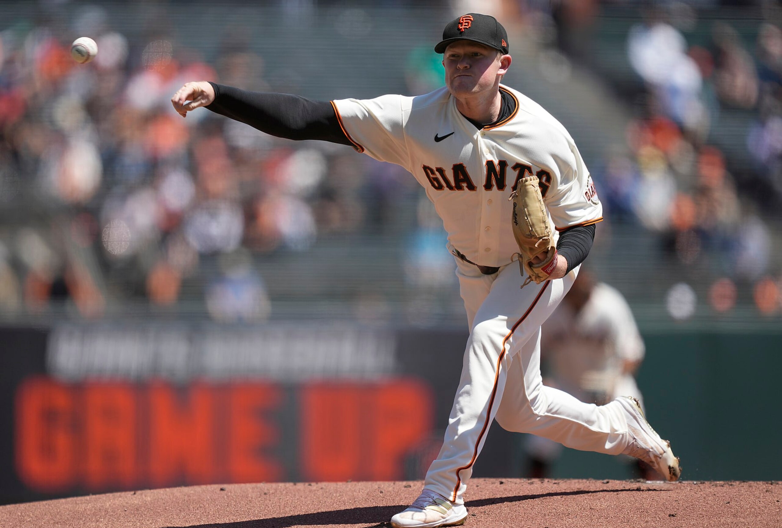SAN FRANCISCO, CALIFORNIA - AUGUST 18: Logan Webb #62 of the San Francisco Giants pitches against the Arizona Diamondbacks in the top of the first inning at Oracle Park on August 18, 2022 in San Francisco, California. (Photo by Thearon W. Henderson/Getty Images)