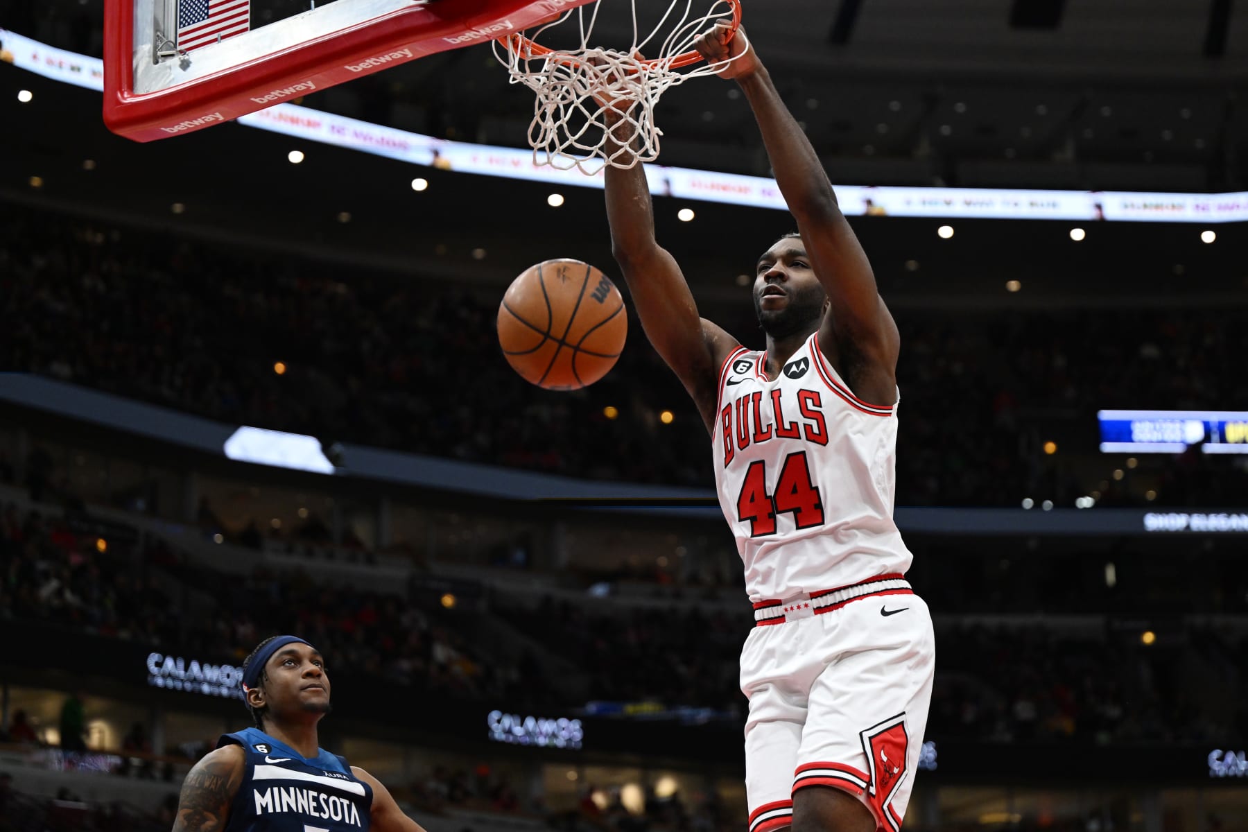 CHICAGO, ILLINOIS - MARCH 17: Patrick Williams #44 of the Chicago Bulls dunks in the second half against Jaden McDaniels #3 of the Minnesota Timberwolves at United Center on March 17, 2023 in Chicago, Illinois.  NOTE TO USER: User expressly acknowledges and agrees that, by downloading and or using this photograph, User is consenting to the terms and conditions of the Getty Images License Agreement.  (Photo by Quinn Harris/Getty Images)