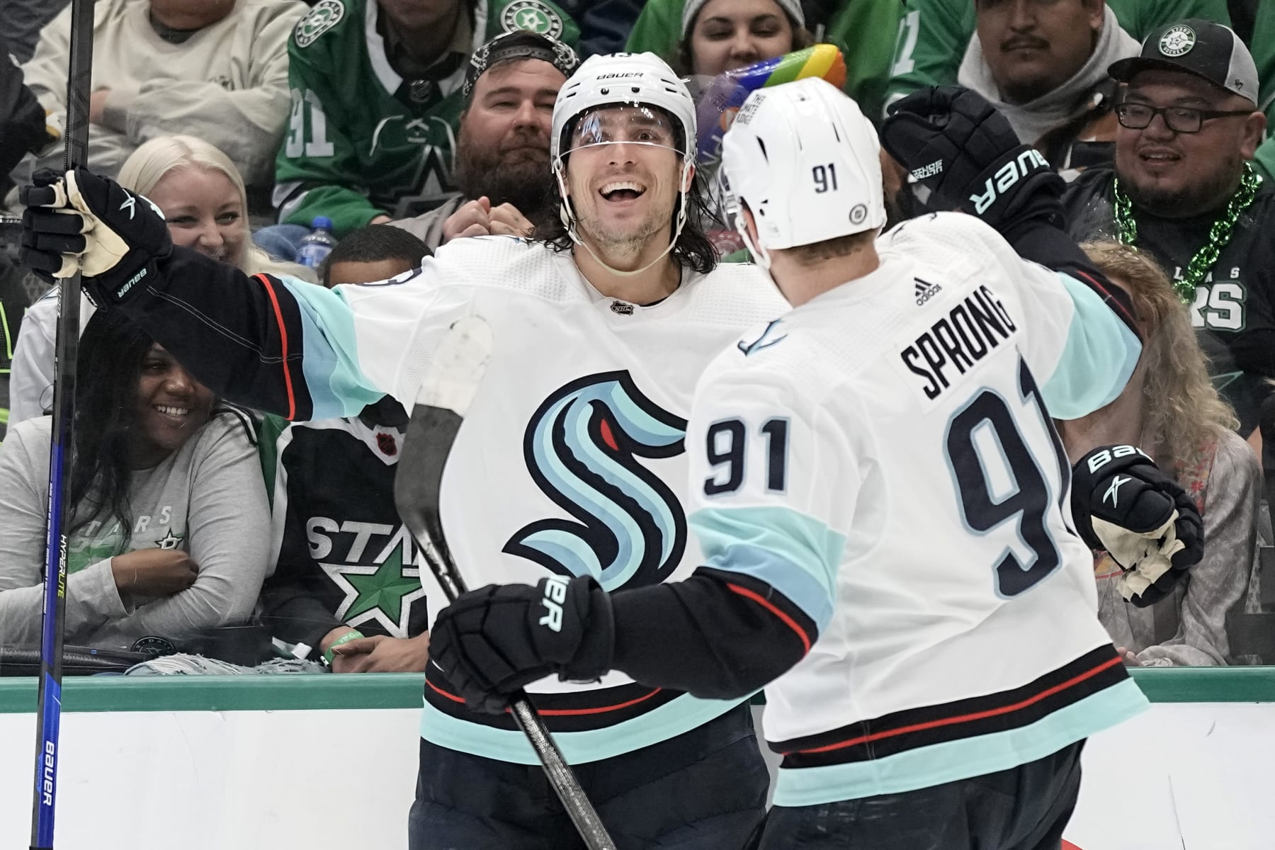 DALLAS, TEXAS - MARCH 21: Brandon Tanev #13 of the Seattle Kraken celebrates with teammate Daniel Sprong #91 after scoring a goal during the second period against the Dallas Stars at American Airlines Center on March 21, 2023 in Dallas, Texas. (Photo by Sam Hodde/NHLI via Getty Images)