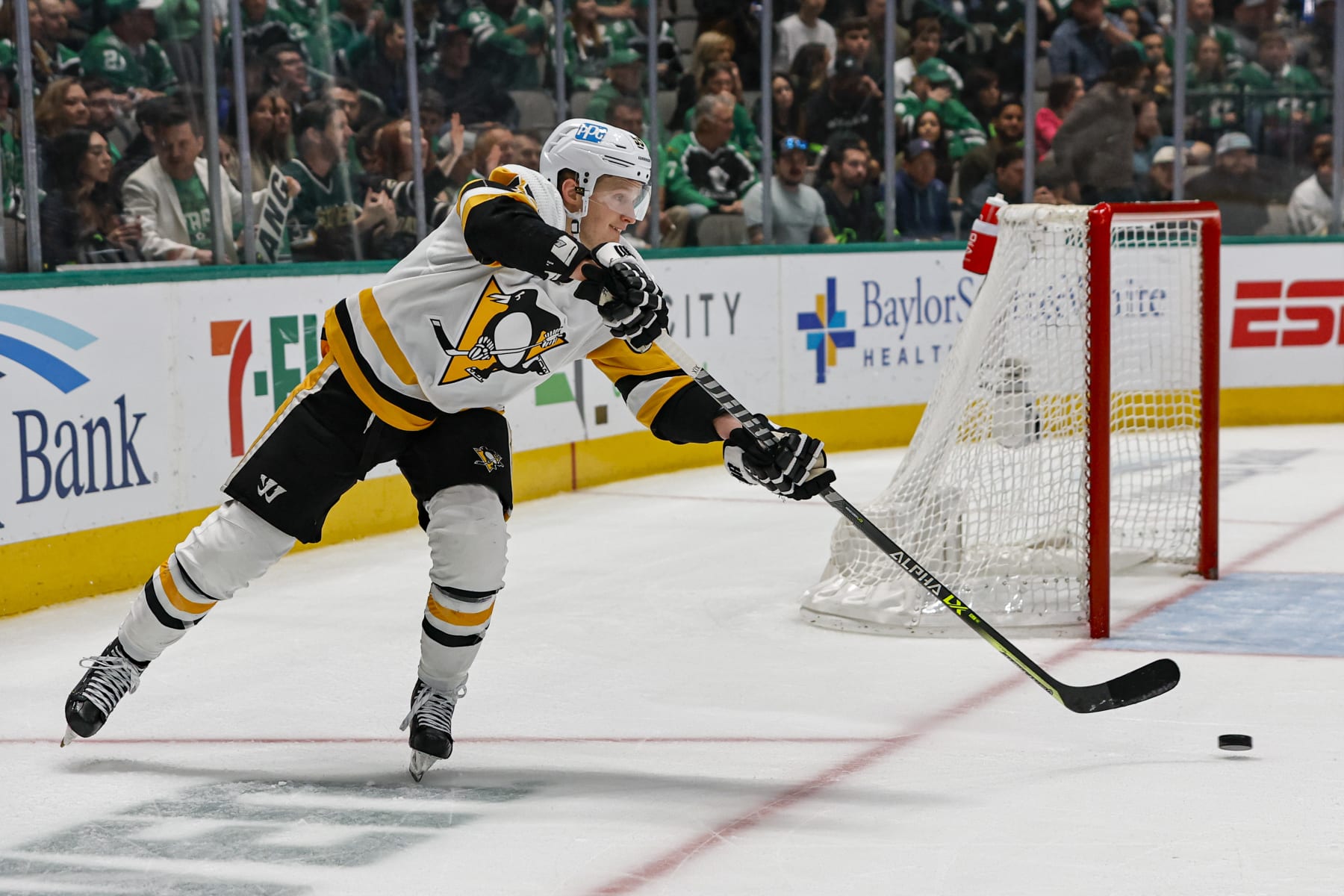 DALLAS, TX - MARCH 23: Pittsburgh Penguins left wing Jake Guentzel (59) passes the puck up the ice during the game between the Dallas Stars and the Pittsburgh Penguins on March 23, 2023 at the American Airlines Center in Dallas, Texas. (Photo by Matthew Pearce/Icon Sportswire via Getty Images)