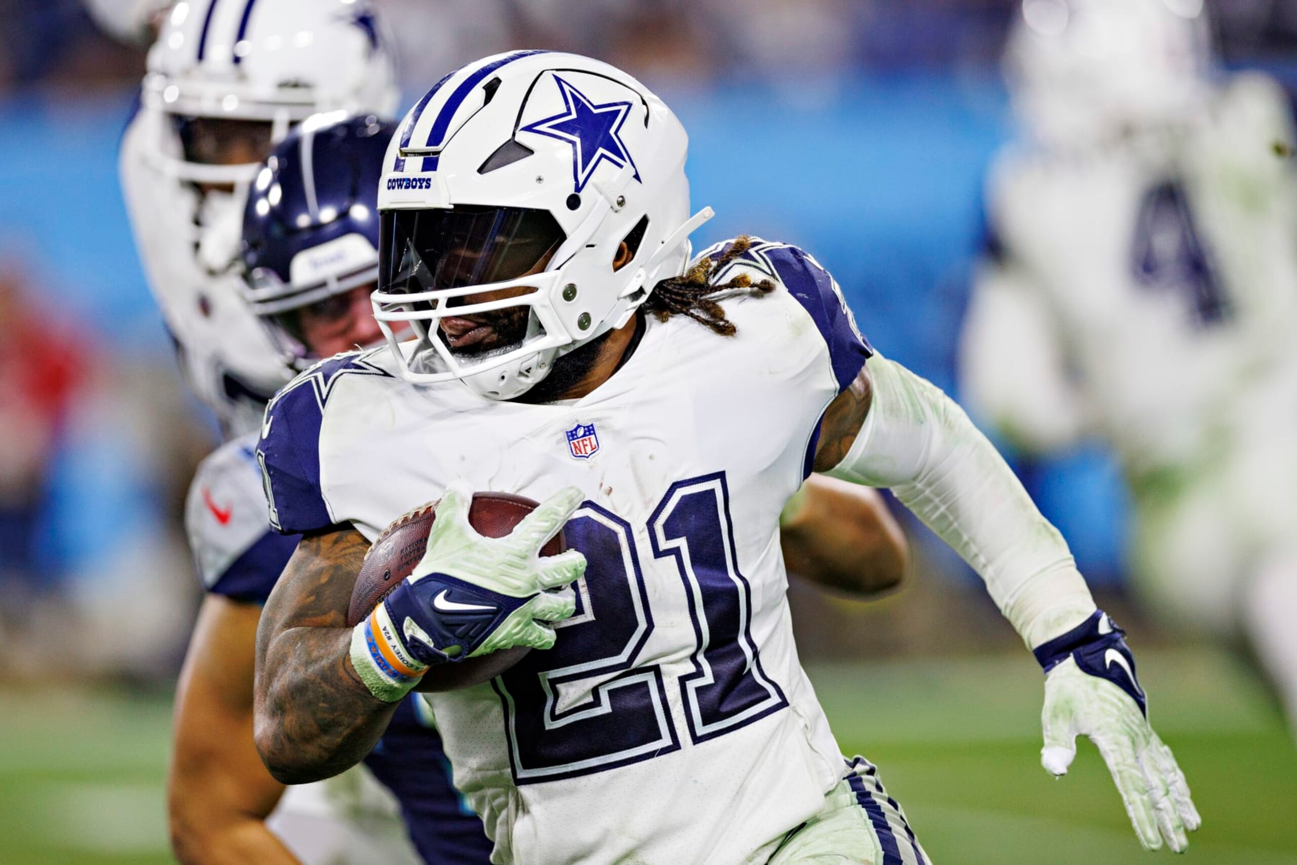 NASHVILLE, TENNESSEE - DECEMBER 29:  Ezekiel Elliott #21 of the Dallas Cowboys runs the ball during a game against the Tennessee Titans at Nissan Stadium on December 29, 2022 in Nashville, Tennessee. The Cowboys defeated the Titans 27-13. (Photo by Wesley Hitt/Getty Images)