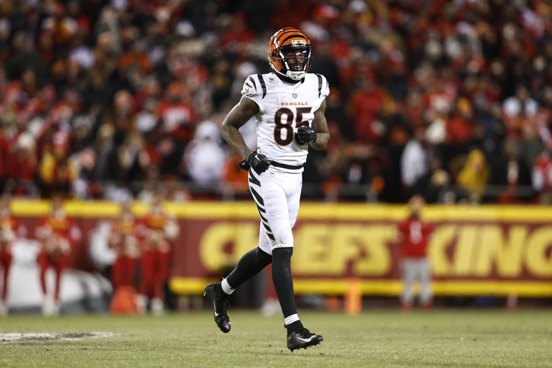 KANSAS CITY, MISSOURI - JANUARY 29: Tee Higgins #85 of the Cincinnati Bengals runs during the AFC Championship NFL football game between the Kansas City Chiefs and the Cincinnati Bengals at GEHA Field at Arrowhead Stadium on January 29, 2023 in Kansas City, Missouri. (Photo by Michael Owens/Getty Images)