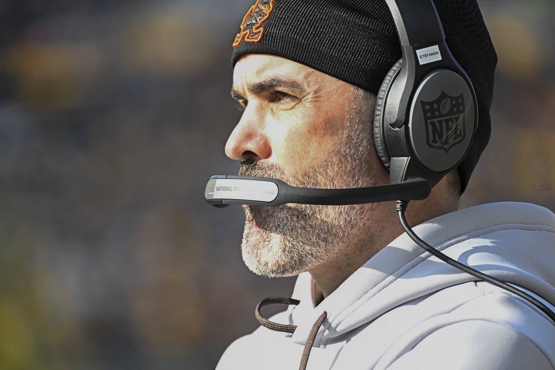 PITTSBURGH, PA - JANUARY 08:   Cleveland Browns head coach Kevin Stefanski looks down field during the game between the Pittsburgh Steelers and the Cleveland Browns at Acrisure Stadium on January 8, 2023 in Pittsburgh, PA. (Photo by Shelley Lipton/Icon Sportswire via Getty Images)