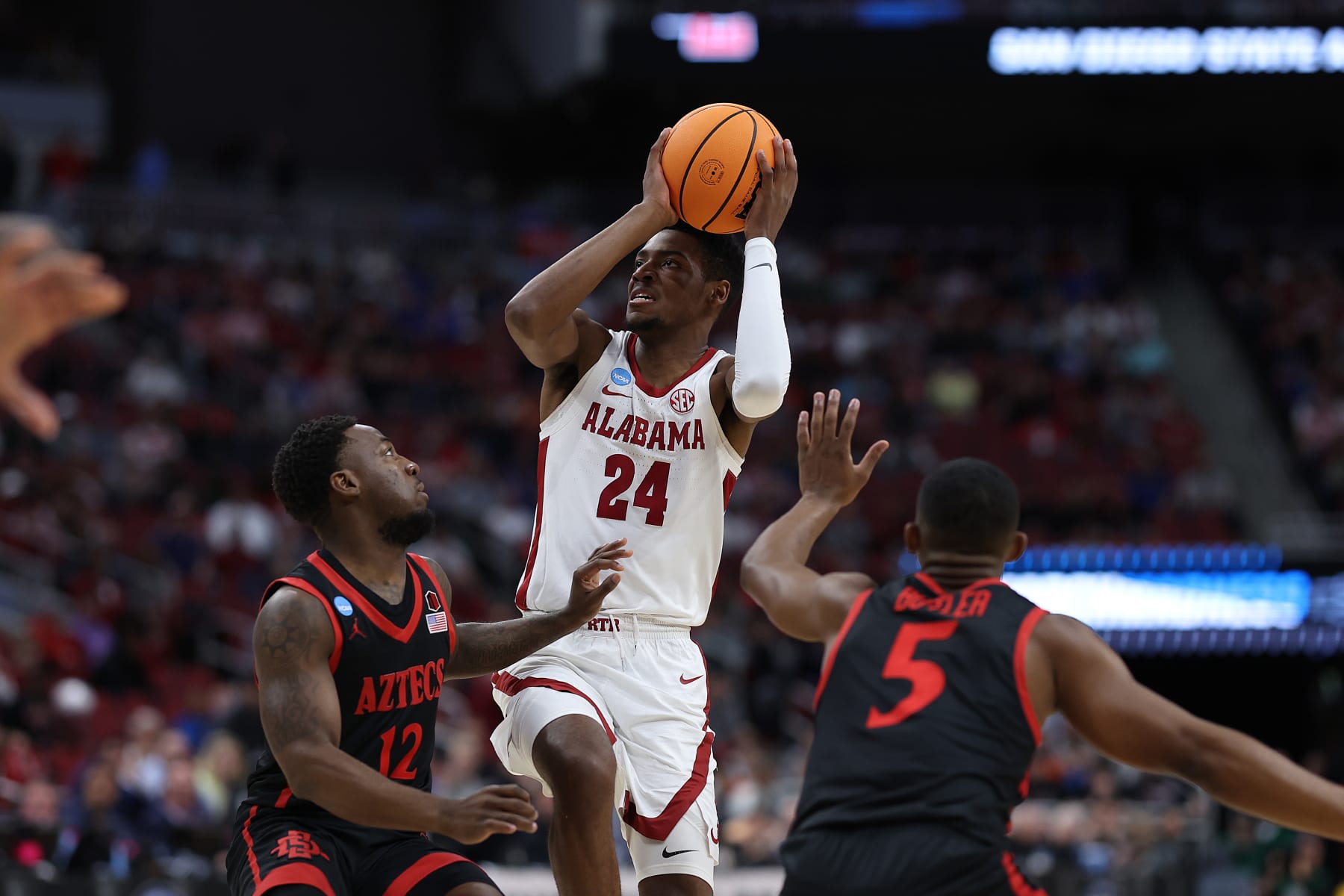 LOUISVILLE, KENTUCKY - MARCH 24: Brandon Miller #24 of the Alabama Crimson Tide shoots against Darrion Trammell #12 of the San Diego State Aztecs during the first half in the Sweet 16 round of the NCAA Men's Basketball Tournament at KFC YUM! Center on March 24, 2023 in Louisville, Kentucky. (Photo by Rob Carr/Getty Images)