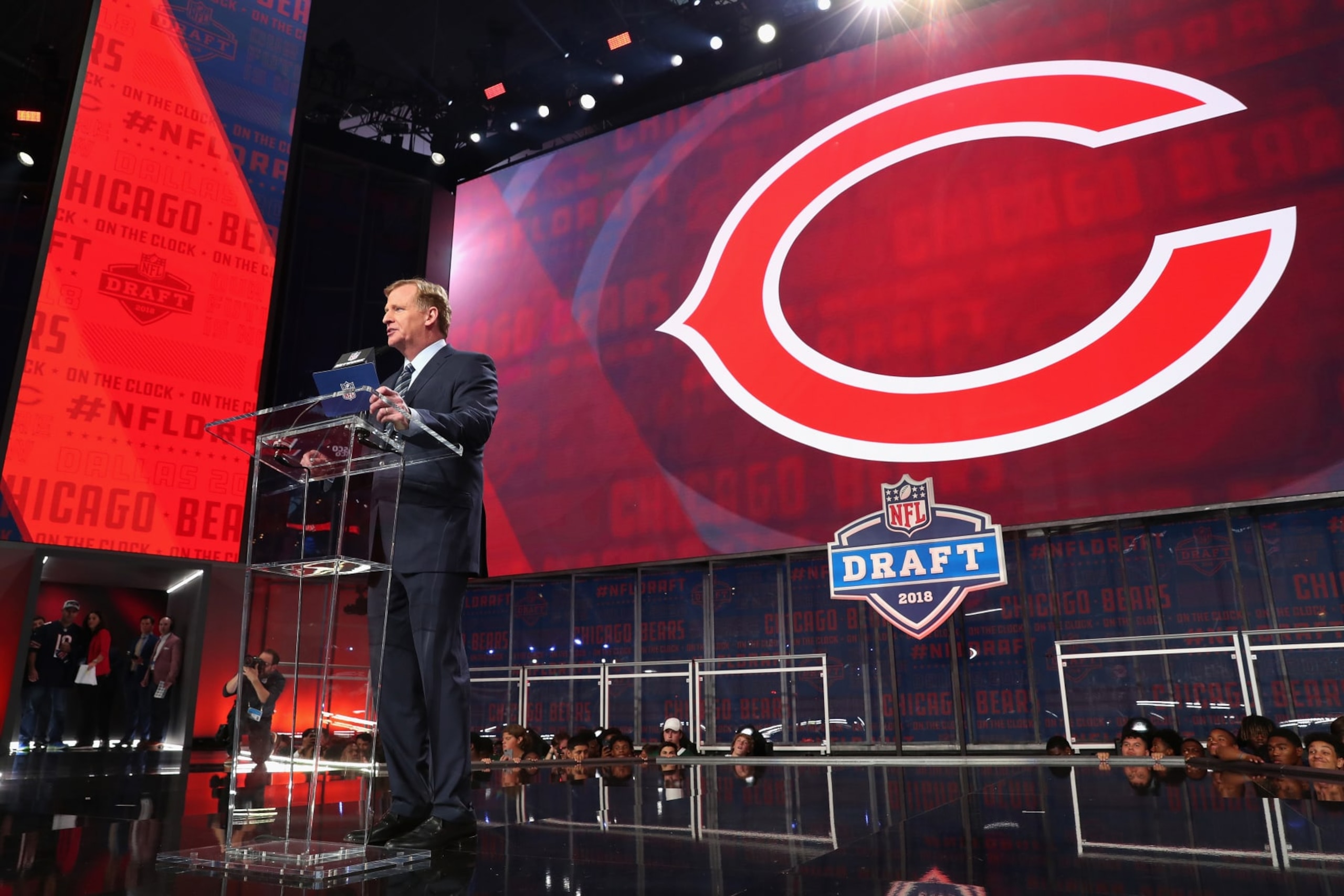 ARLINGTON, TX - APRIL 26:  NFL Commissioner Roger Goodell announces a pick by the Chicago Bears during the first round of the 2018 NFL Draft at AT&T Stadium on April 26, 2018 in Arlington, Texas.  (Photo by Tom Pennington/Getty Images)