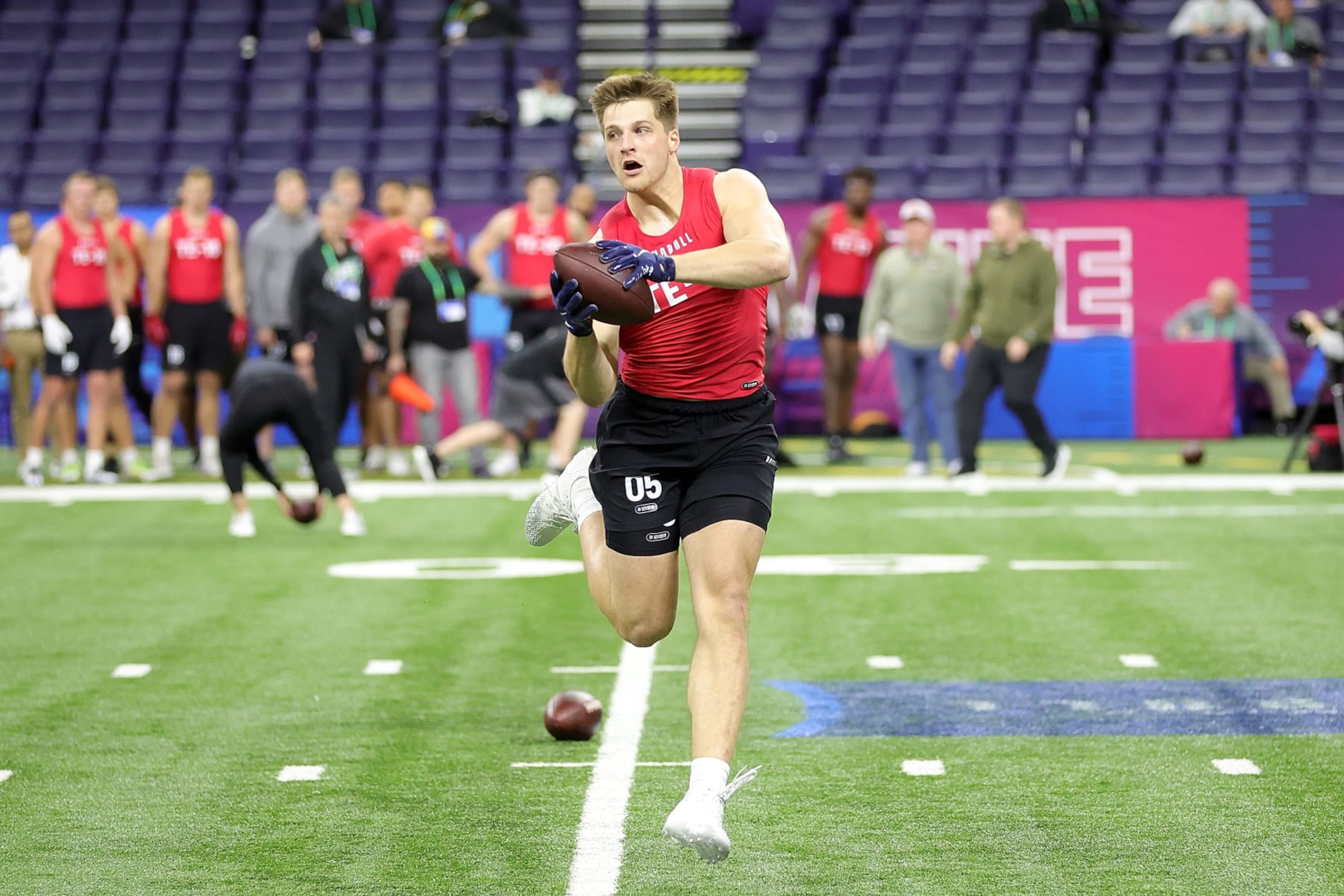 INDIANAPOLIS, INDIANA - MARCH 04: Tucker Kraft of South Dakota State participates in a drill during the NFL Combine at Lucas Oil Stadium on March 04, 2023 in Indianapolis, Indiana. (Photo by Stacy Revere/Getty Images)