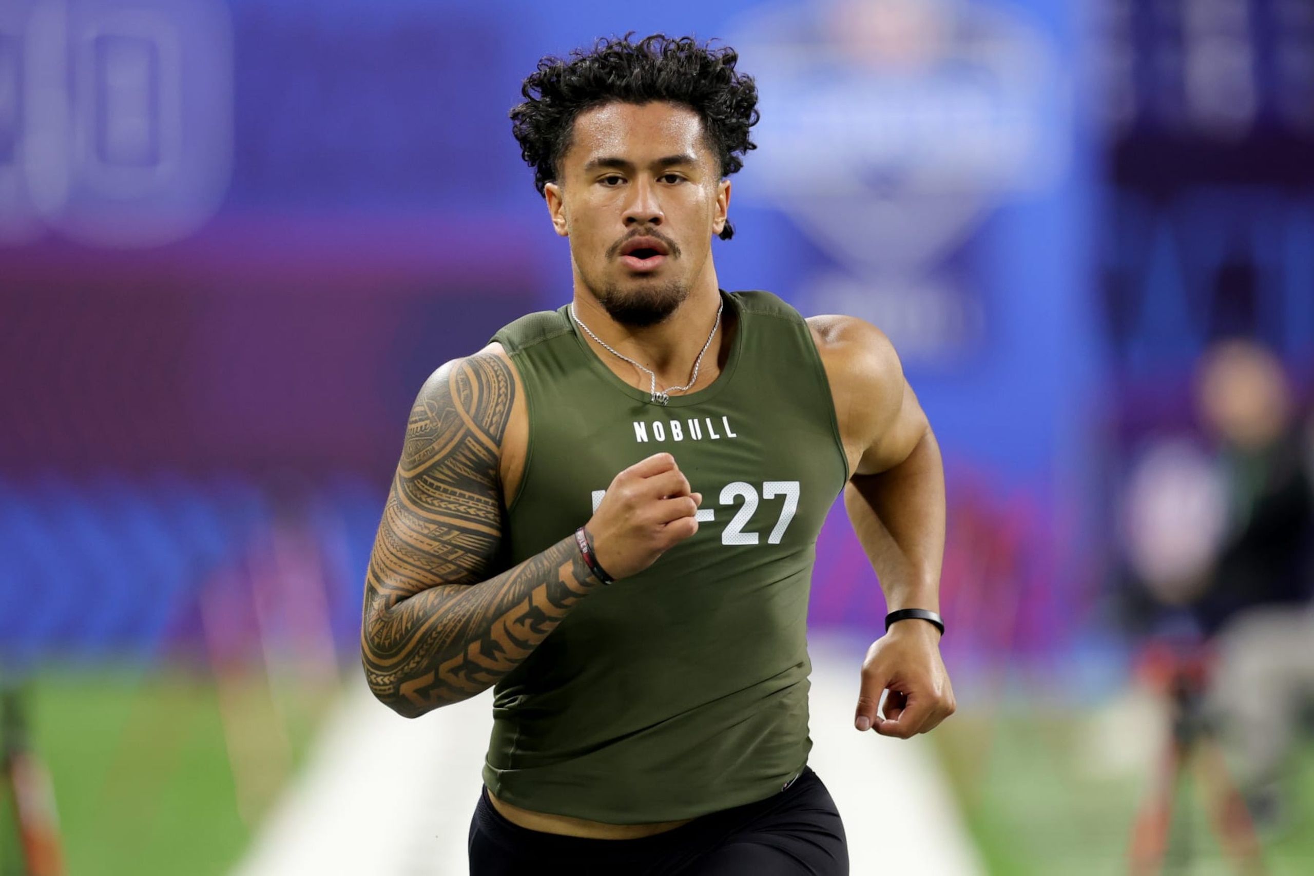 INDIANAPOLIS, INDIANA - MARCH 02: Linebacker Noah Sewell of Oregon participates in the 40-yard dash during the NFL Combine at Lucas Oil Stadium on March 02, 2023 in Indianapolis, Indiana. (Photo by Stacy Revere/Getty Images)