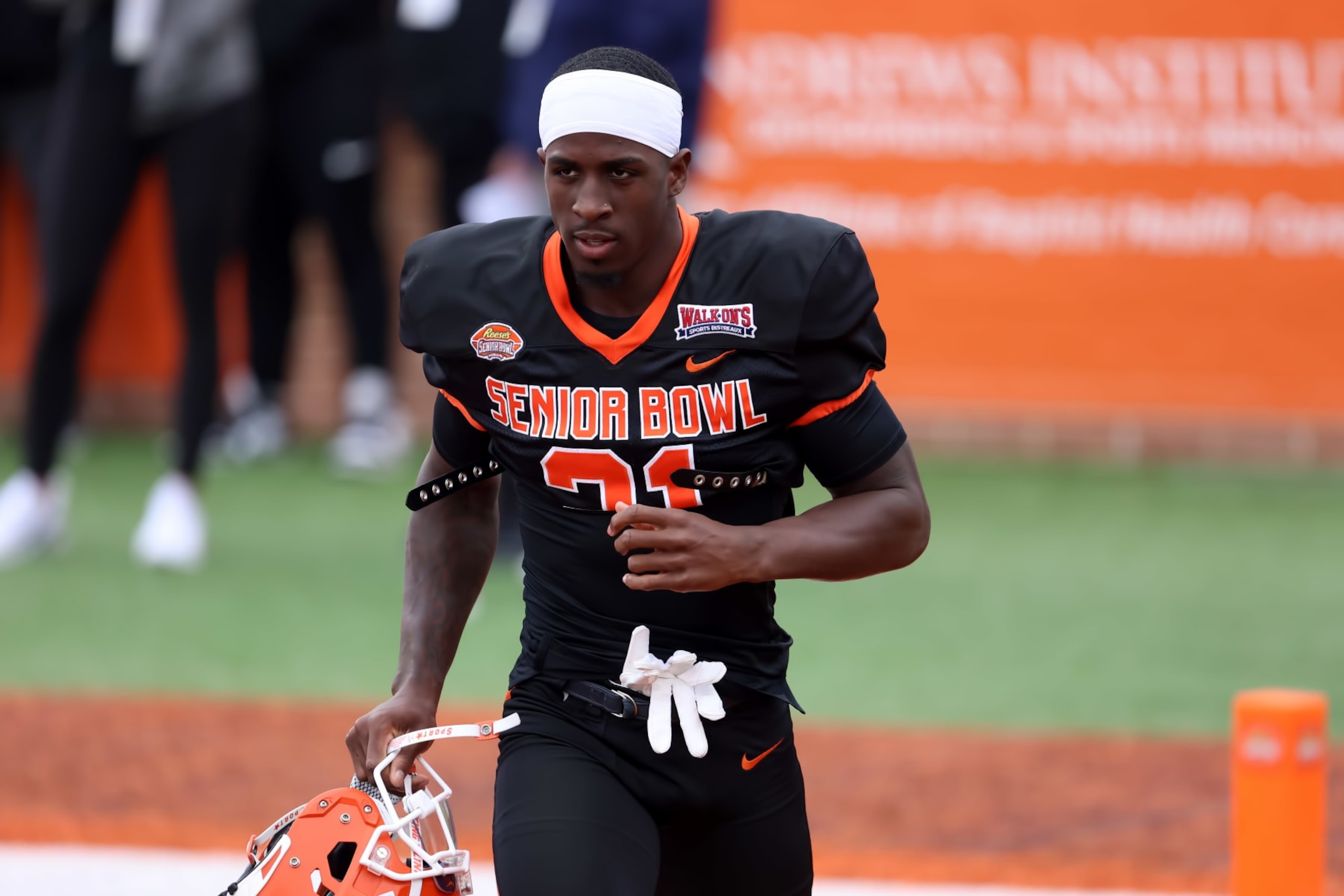 MOBILE, AL - FEBRUARY 01: National defensive back Jartavius Martin of Illinois (21) during the Reese's Senior Bowl National team practice session on February 1, 2023 at Hancock Whitney Stadium in Mobile, Alabama.  (Photo by Michael Wade/Icon Sportswire via Getty Images)
