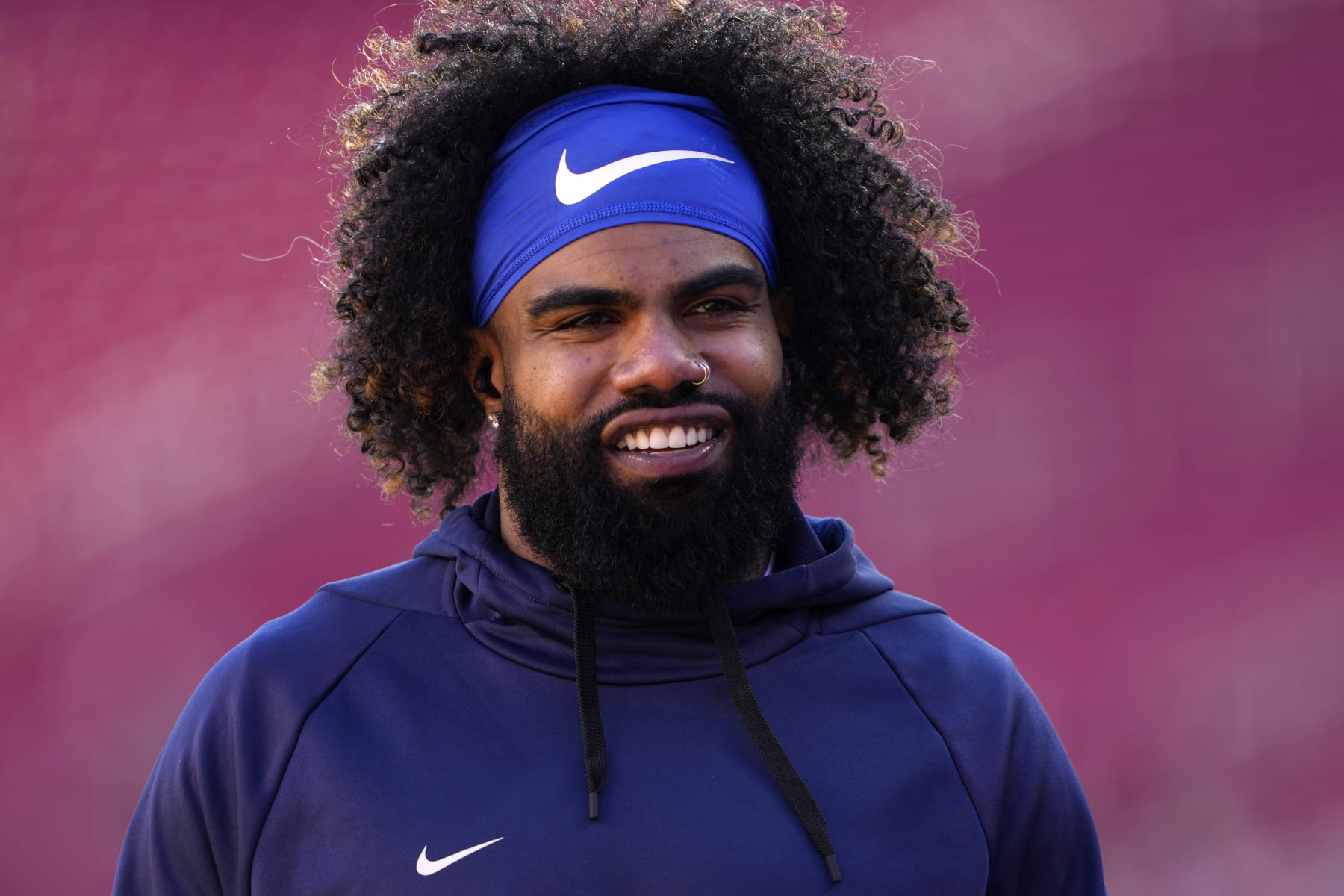 SANTA CLARA, CALIFORNIA - JANUARY 22: Ezekiel Elliott #21 of the Dallas Cowboys warms up prior to a game against the San Francisco 49ers in the NFC Divisional Playoff game at Levi's Stadium on January 22, 2023 in Santa Clara, California. (Photo by Thearon W. Henderson/Getty Images)