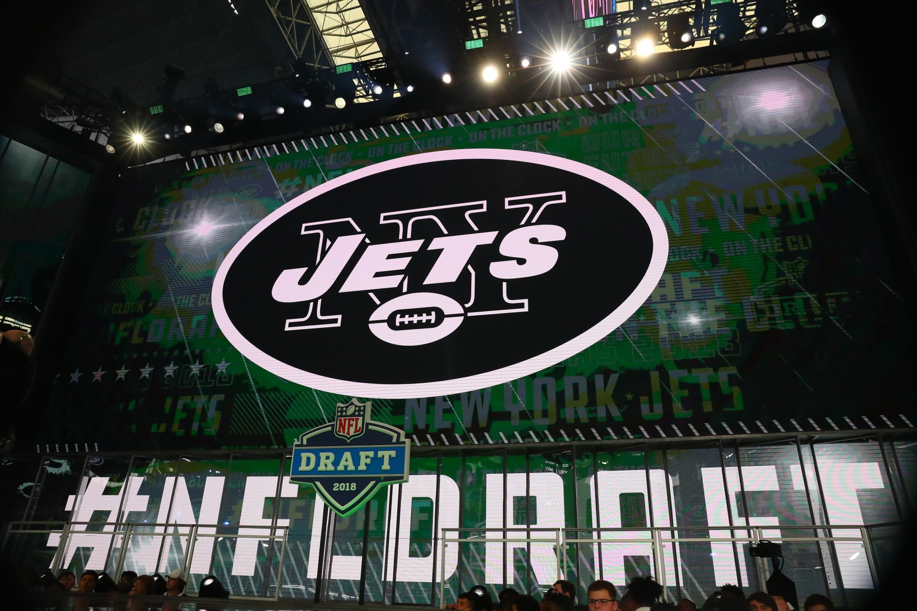 ARLINGTON, TX - APRIL 26:  The New York Jets logo on the video board during the first round at the 2018 NFL Draft at AT&T Statium on April 26, 2018 at AT&T Stadium in Arlington Texas. (Photo by Rich Graessle/Icon Sportswire via Getty Images)