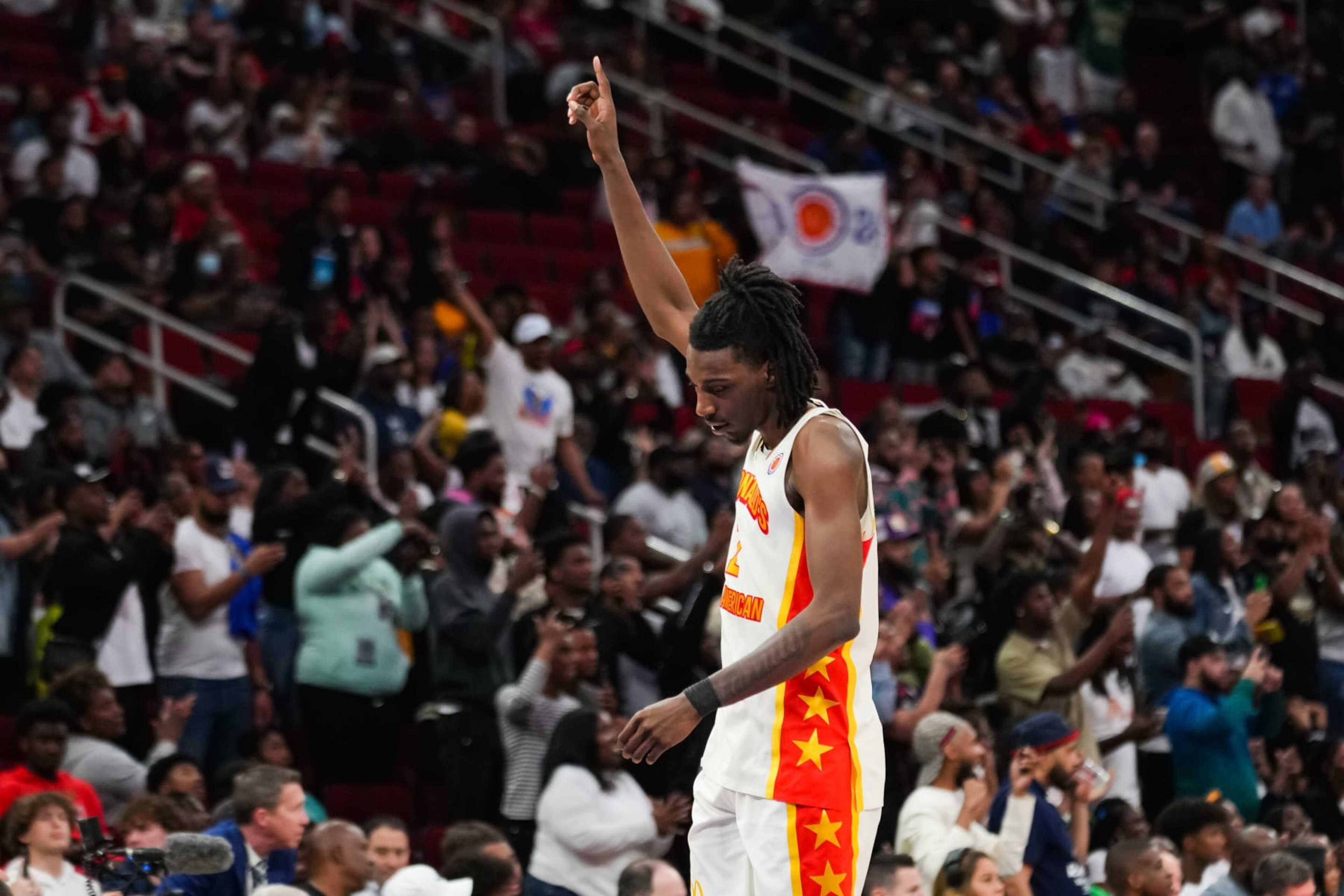 HOUSTON, TEXAS - MARCH 28: Aaron Bradshaw #2 of the East team reacts after a play during the 2023 McDonald's High School boys All-American Game at Toyota Center on March 28, 2023 in Houston, Texas. (Photo by Alex Bierens de Haan/Getty Images) HOUSTON, TEXAS - MARCH 28: Aaron Bradshaw #2 of the East team reacts after a play during the 2023 McDonald's High School boys All-American Game at Toyota Center on March 28, 2023 in Houston, Texas. (Photo by Alex Bierens de Haan/Getty Images)