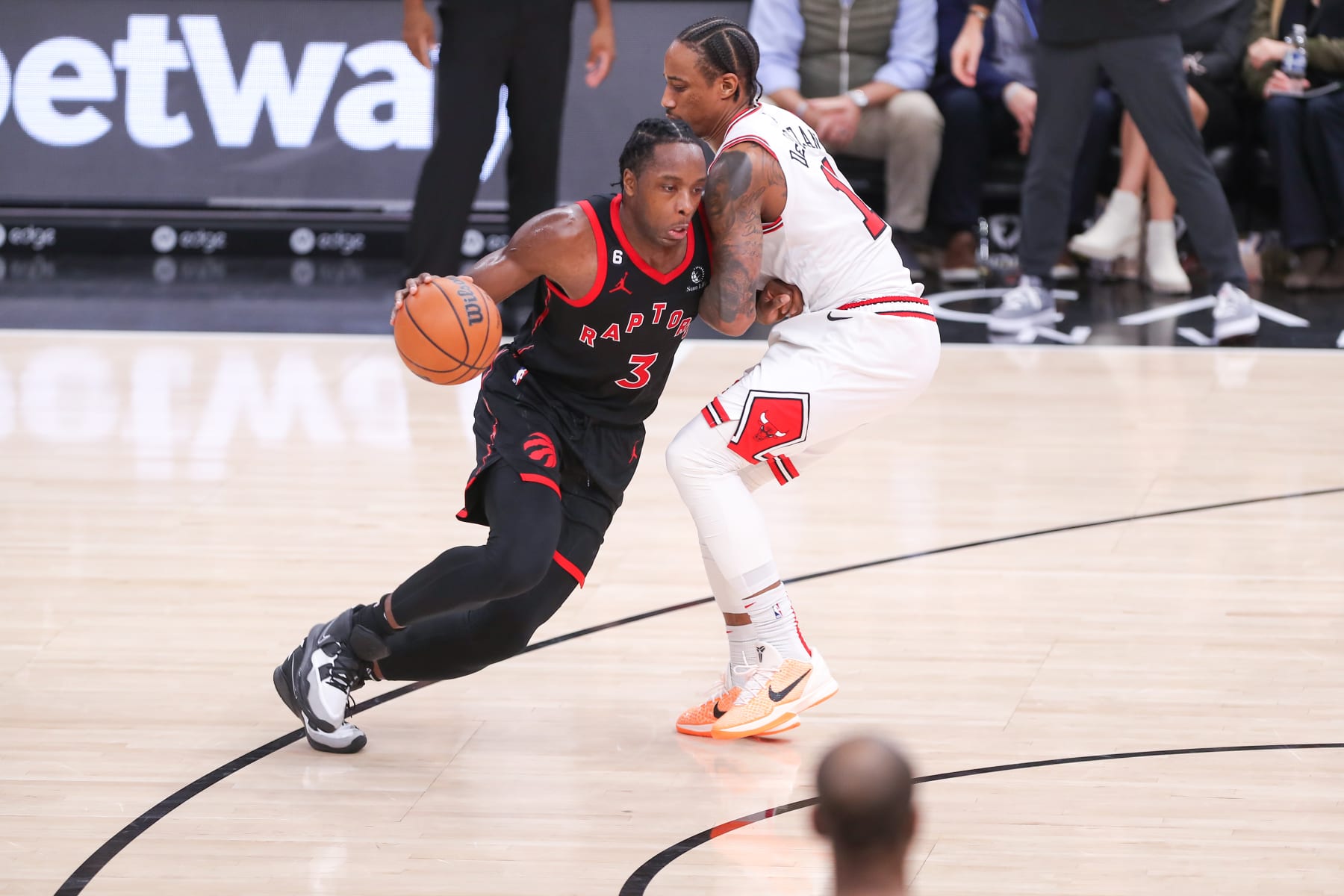 CHICAGO, IL - NOVEMBER 07: Chicago Bulls forward DeMar DeRozan (11) guards Toronto Raptors forward O.G. Anunoby (3) during a NBA game between the Toronto Raptors and the Chicago Bulls on November 7, 2022 at the United Center in Chicago, IL. (Photo by Melissa Tamez/Icon Sportswire via Getty Images)