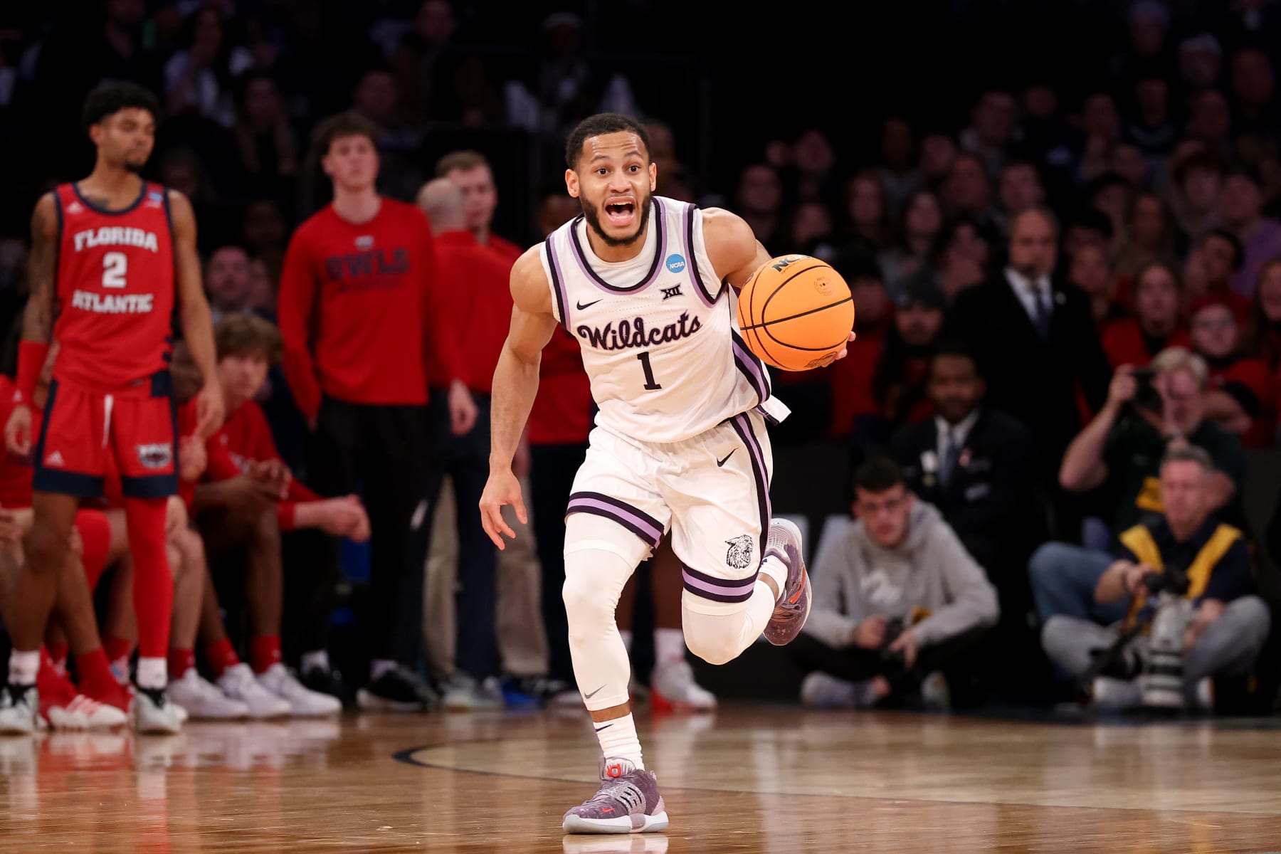 NEW YORK, NEW YORK - MARCH 25: Markquis Nowell #1 of the Kansas State Wildcats dribbles down the court against the Florida Atlantic Owls during the second half in the Elite Eight round game of the NCAA Men's Basketball Tournament at Madison Square Garden on March 25, 2023 in New York City. (Photo by Al Bello/Getty Images)
