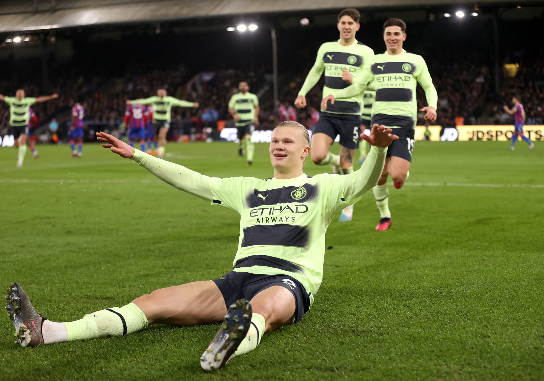 LONDON, ENGLAND - MARCH 11: Erling Haaland of Manchester City celebrates after scoring the team's first goal from the penalty spot during the Premier League match between Crystal Palace and Manchester City at Selhurst Park on March 11, 2023 in London, England. (Photo by Alex Pantling/Getty Images)