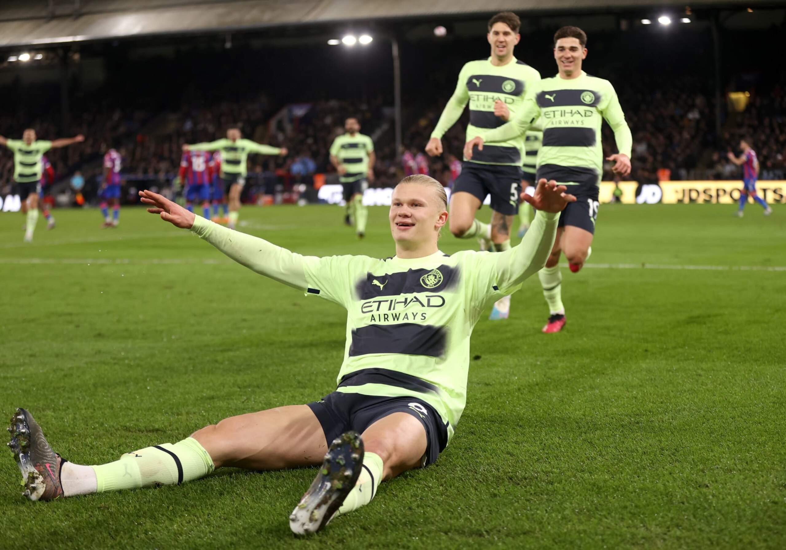 LONDON, ENGLAND - MARCH 11: Erling Haaland of Manchester City celebrates after scoring the team's first goal from the penalty spot during the Premier League match between Crystal Palace and Manchester City at Selhurst Park on March 11, 2023 in London, England. (Photo by Alex Pantling/Getty Images)