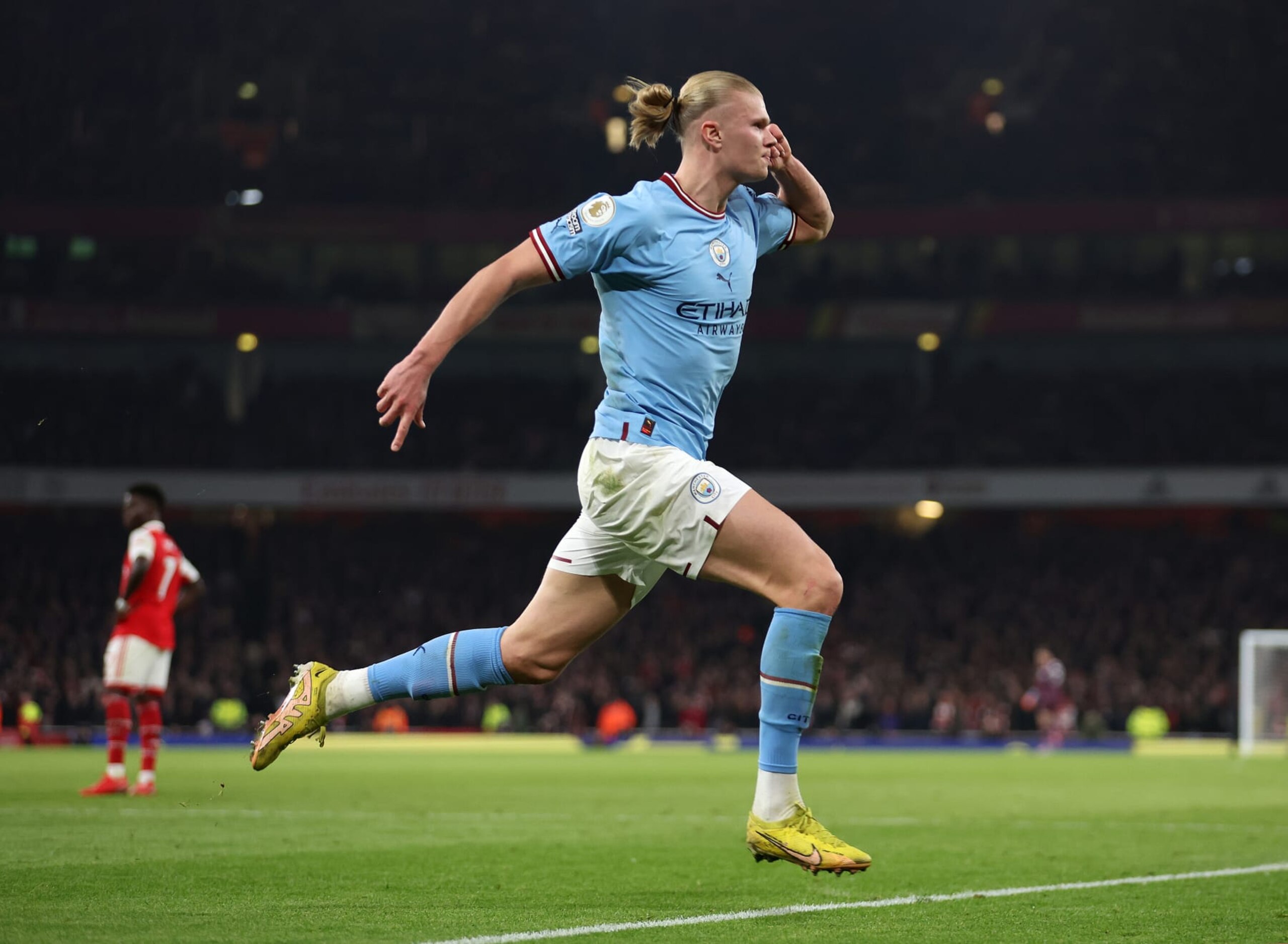 LONDON, ENGLAND - FEBRUARY 15: Erling Haaland of Manchester City celebrates scoring the team's third goal during the Premier League match between Arsenal FC and Manchester City at Emirates Stadium on February 15, 2023 in London, England. (Photo by Julian Finney/Getty Images)