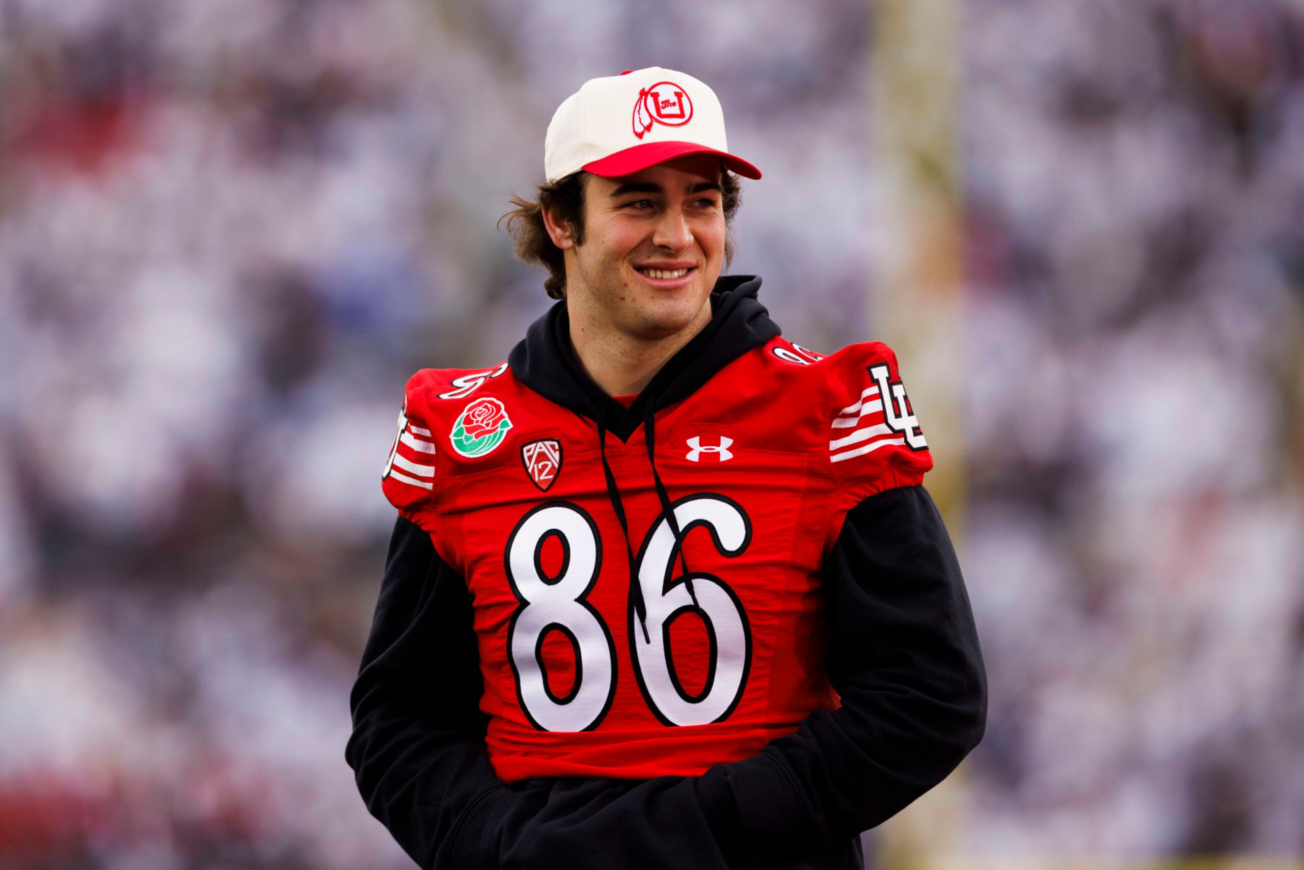 PASADENA, CA - JANUARY 02: Utah Utes tight end Dalton Kincaid (86) on the sideline during the Rose Bowl game between the Penn State Nittany Lions and the Utah Utes on January 2, 2023 at the Rose Bowl Stadium in Pasadena, CA. (Photo by Ric Tapia/Icon Sportswire via Getty Images)