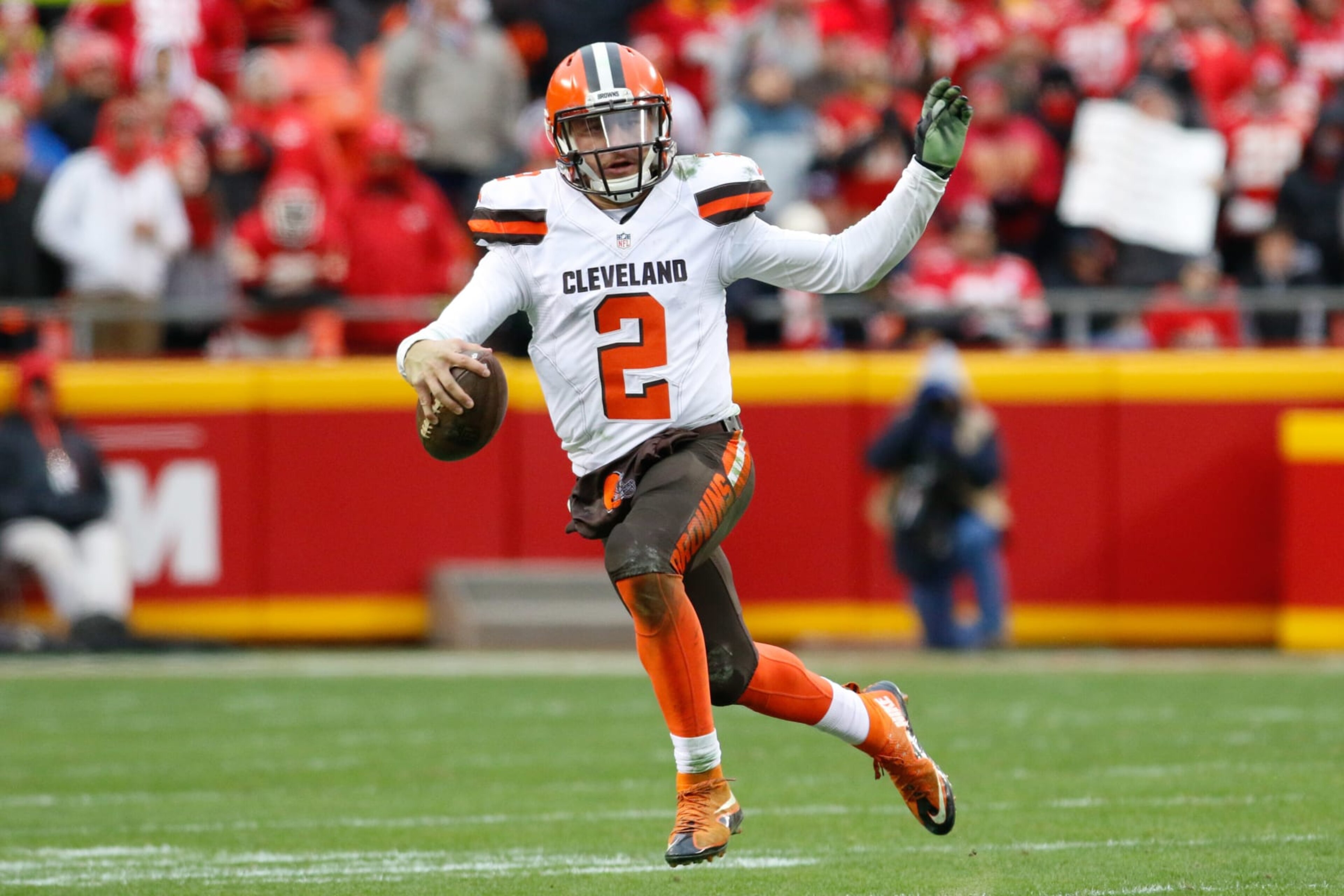 27 December 2015: Cleveland Browns quarterback Johnny Manziel (2) during the game between the Cleveland Browns and the Kansas City Chiefs at Arrowhead Stadium in Kansas City, MO. The Chiefs defeated the Browns 17-13. (Photo by James Allison/Icon Sportswire) (Photo by James Allison/Icon Sportswire/Corbis/Icon Sportswire via Getty Images) 27 December 2015: Cleveland Browns quarterback Johnny Manziel (2) during the game between the Cleveland Browns and the Kansas City Chiefs at Arrowhead Stadium in Kansas City, MO. The Chiefs defeated the Browns 17-13. (Photo by James Allison/Icon Sportswire) (Photo by James Allison/Icon Sportswire/Corbis/Icon Sportswire via Getty Images)