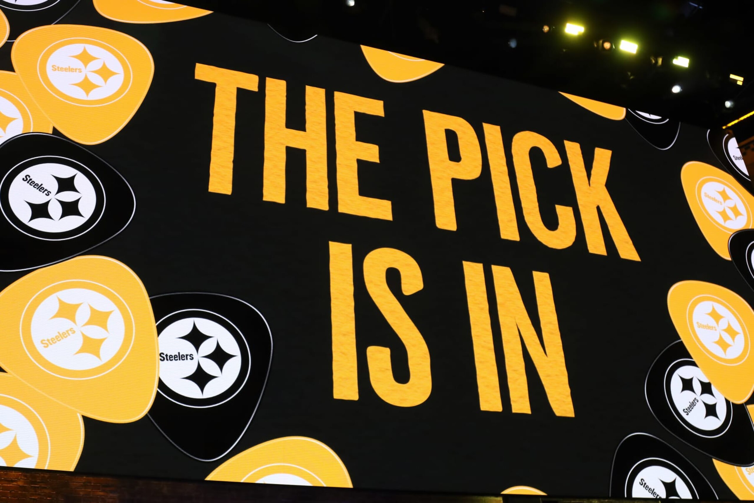 NASHVILLE, TN - APRIL 25:   The video board shows the Pittsburgh Steelers have made a selection during the first round of the 2019 NFL Draft on April 25, 2019, at the Draft Main Stage on Lower Broadway in downtown Nashville, TN.  (Photo by Michael Wade/Icon Sportswire via Getty Images)