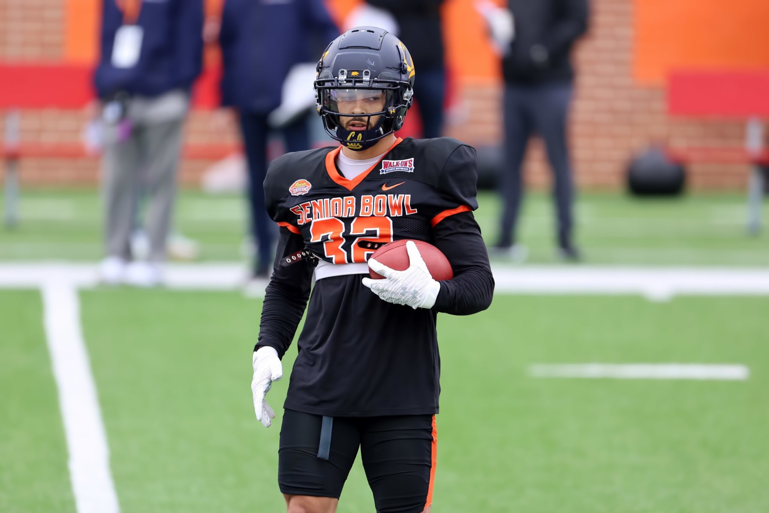 MOBILE, AL - FEBRUARY 01: National defensive back Daniel Scott of California (32) during the Reese's Senior Bowl National team practice session on February 1, 2023 at Hancock Whitney Stadium in Mobile, Alabama.  (Photo by Michael Wade/Icon Sportswire via Getty Images)