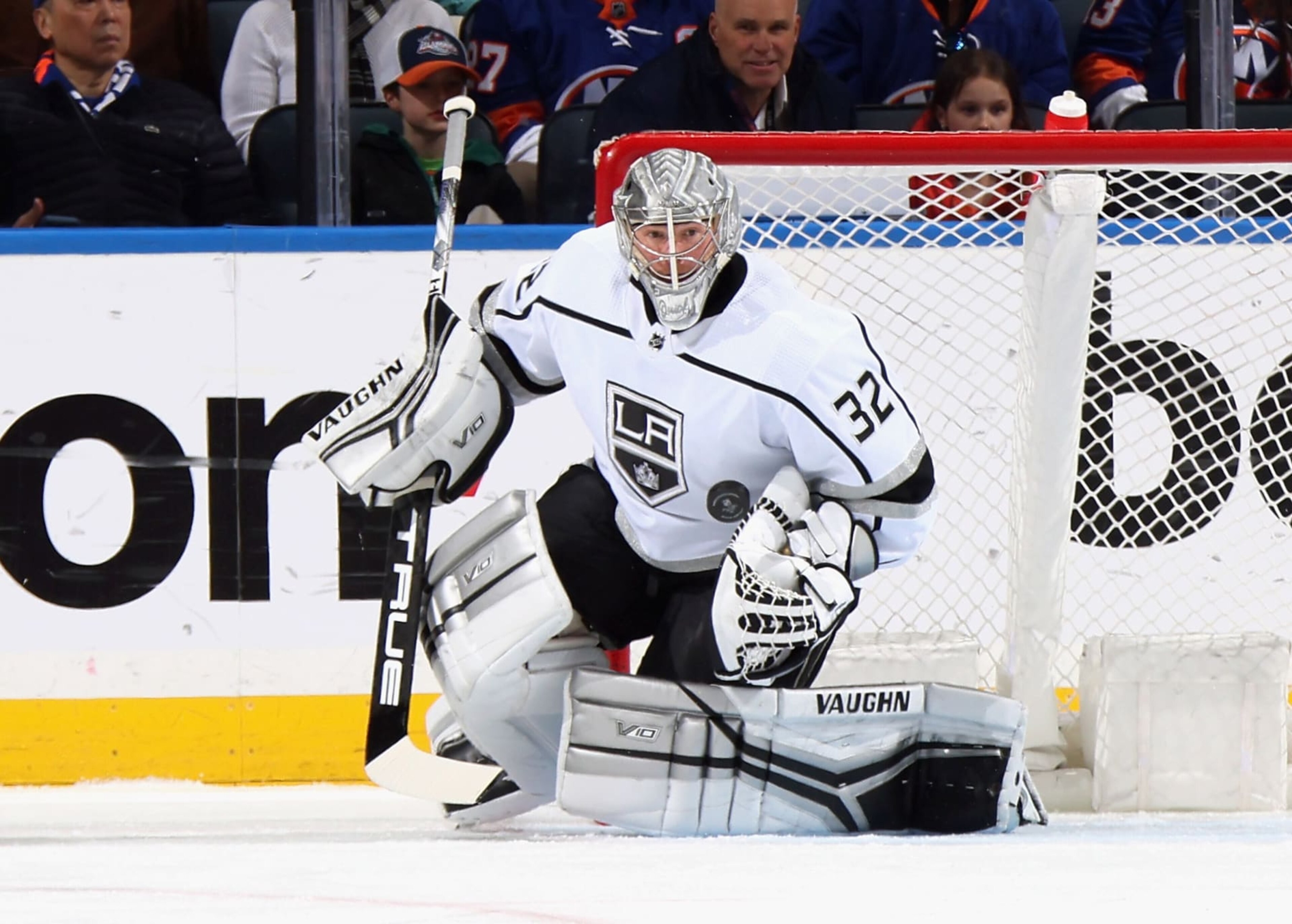 ELMONT, NEW YORK - FEBRUARY 24: Jonathan Quick #32 of the Los Angeles Kings tends net against the New York Islanders during the first period at the UBS Arena on February 24, 2023 in Elmont, New York. (Photo by Bruce Bennett/Getty Images)