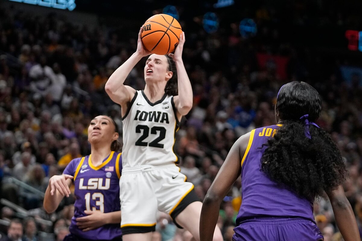 Cautlin Rice Caitlin Clark Breaks Glen Rice, Sheryl Swoopes' NCAA Tournament Scoring ...