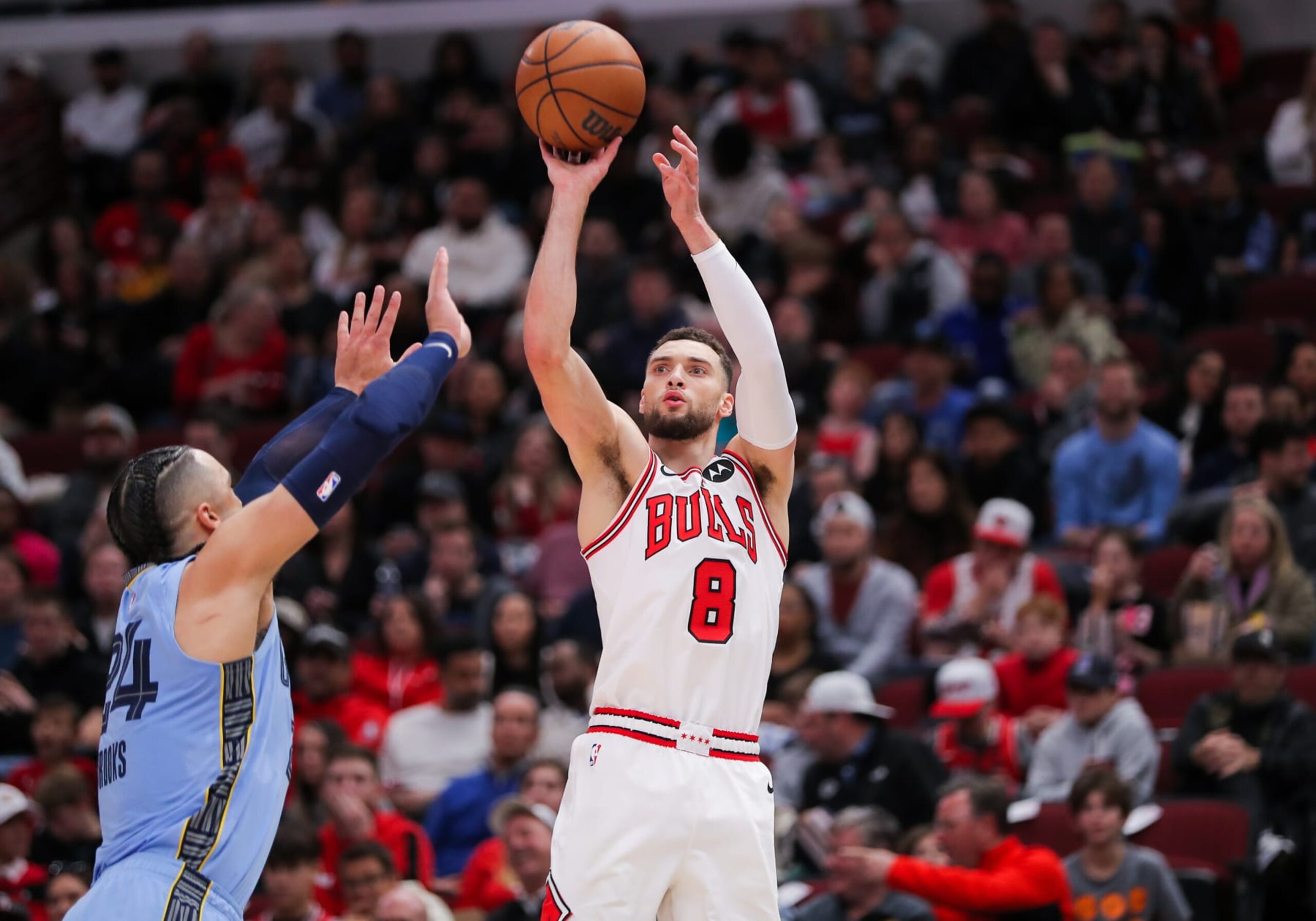 CHICAGO, IL - APRIL 02: Chicago Bulls guard Zach LaVine (8) shoots a 3-point basket during a NBA game between the Memphis Grizzlies and the Chicago Bulls on April 2, 2023 at the United Center in Chicago, IL. (Photo by Melissa Tamez/Icon Sportswire via Getty Images)