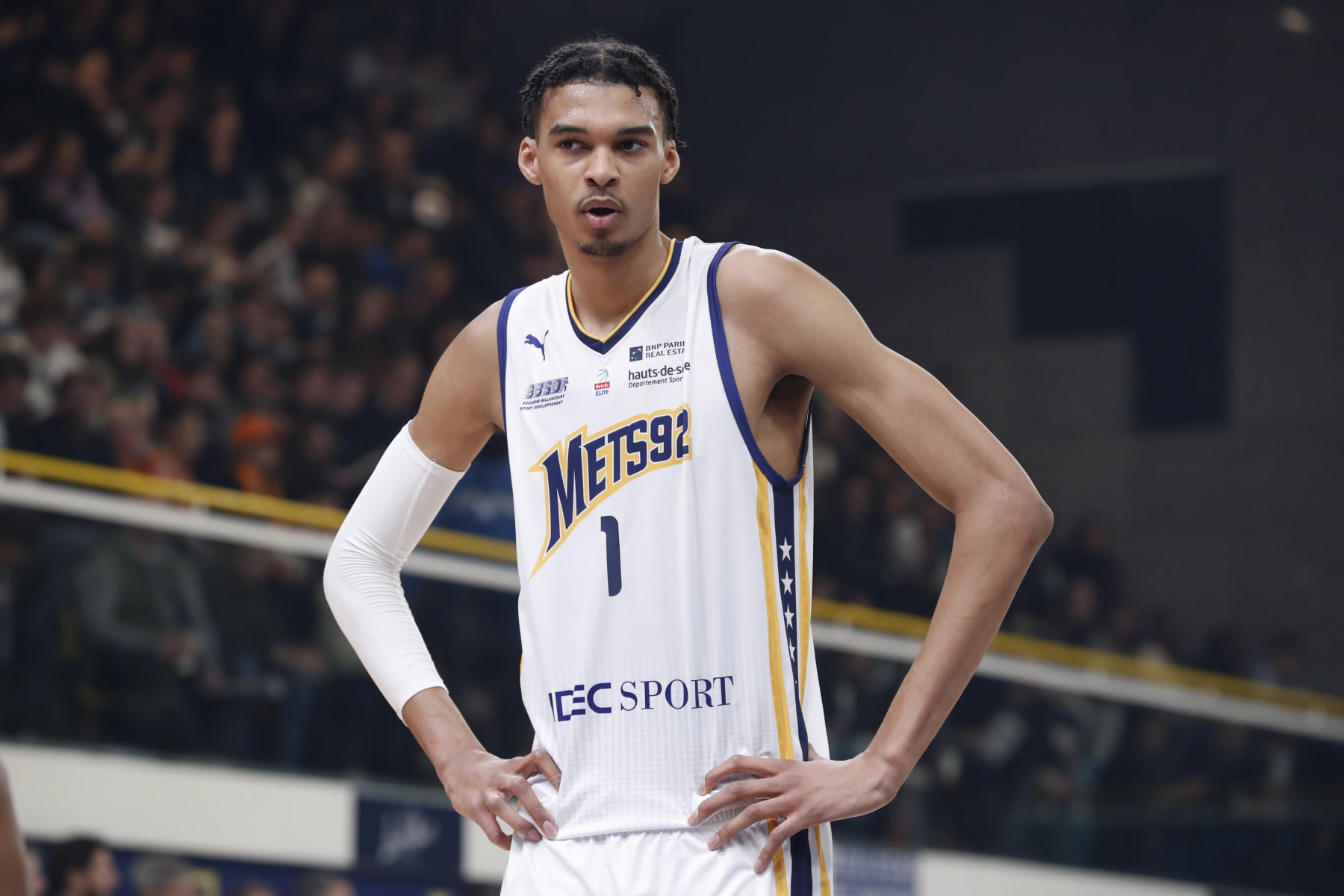 LEVALLOIS-PERRET, FRANCE - MARCH 28: Victor Wembanyama #1 of Boulogne-Levallois Metropolitans 92 looks on during the match between Boulogne-Levallois and Le Mans at Palais des Sports Marcel Cerdan on March 28, 2023 in Levallois-Perret, France. (Photo by Catherine Steenkeste/Getty Images)