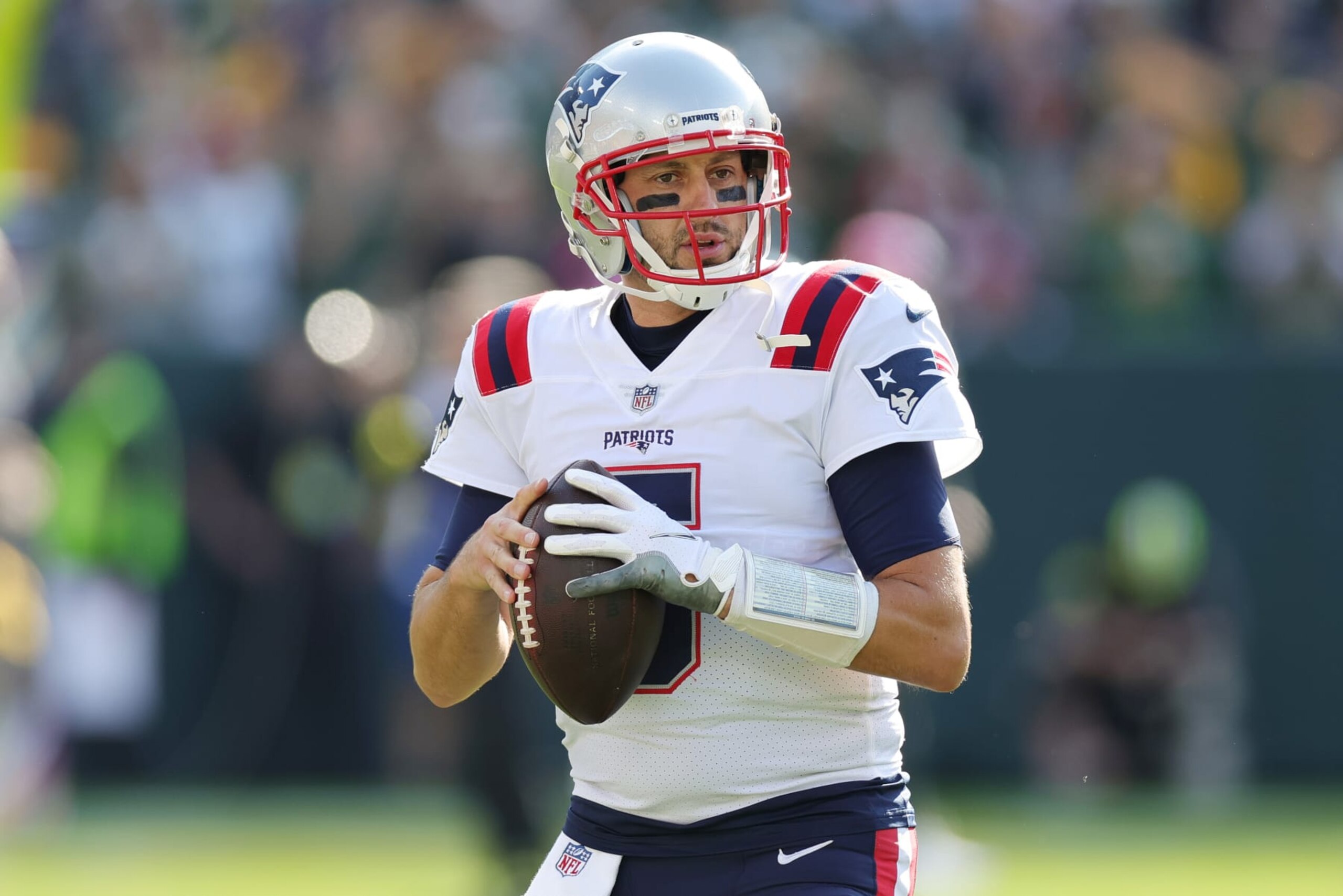 GREEN BAY, WISCONSIN - OCTOBER 02: Brian Hoyer #5 of the New England Patriots warms up before his game against the Green Bay Packers at Lambeau Field on October 02, 2022 in Green Bay, Wisconsin. (Photo by Stacy Revere/Getty Images)