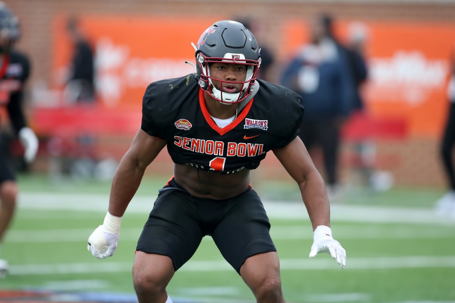 MOBILE, AL - FEBRUARY 02: National linebacker Daiyan Henley of Washington State (1) during the Reese's Senior Bowl team practice session on February 2, 2023 at Hancock Whitney Stadium in Mobile, Alabama. (Photo by Michael Wade/Icon Sportswire via Getty Images) MOBILE, AL - FEBRUARY 02: National linebacker Daiyan Henley of Washington State (1) during the Reese's Senior Bowl team practice session on February 2, 2023 at Hancock Whitney Stadium in Mobile, Alabama. (Photo by Michael Wade/Icon Sportswire via Getty Images)