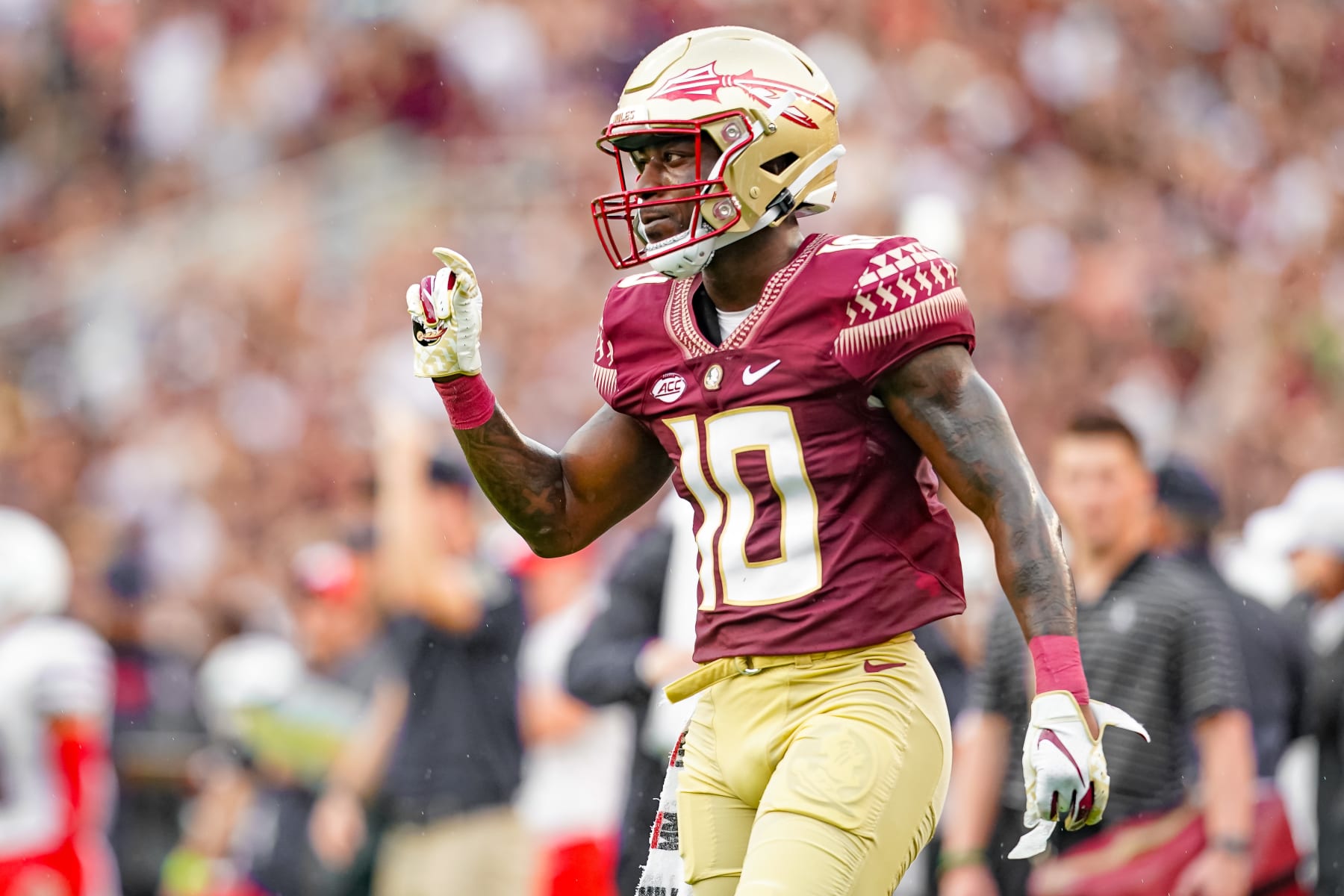 TALLAHASSEE, FL - AUGUST 27: Florida State Seminoles defensive back Jammie Robinson (10) celebrates a near interception against the Duquesne Dukes on August 27, 2022 at Bobby Bowden Field At Doak Campbell Stadium in Tallahassee, FL. (Photo by Chris Leduc/Icon Sportswire via Getty Images) TALLAHASSEE, FL - AUGUST 27: Florida State Seminoles defensive back Jammie Robinson (10) celebrates a near interception against the Duquesne Dukes on August 27, 2022 at Bobby Bowden Field At Doak Campbell Stadium in Tallahassee, FL. (Photo by Chris Leduc/Icon Sportswire via Getty Images)