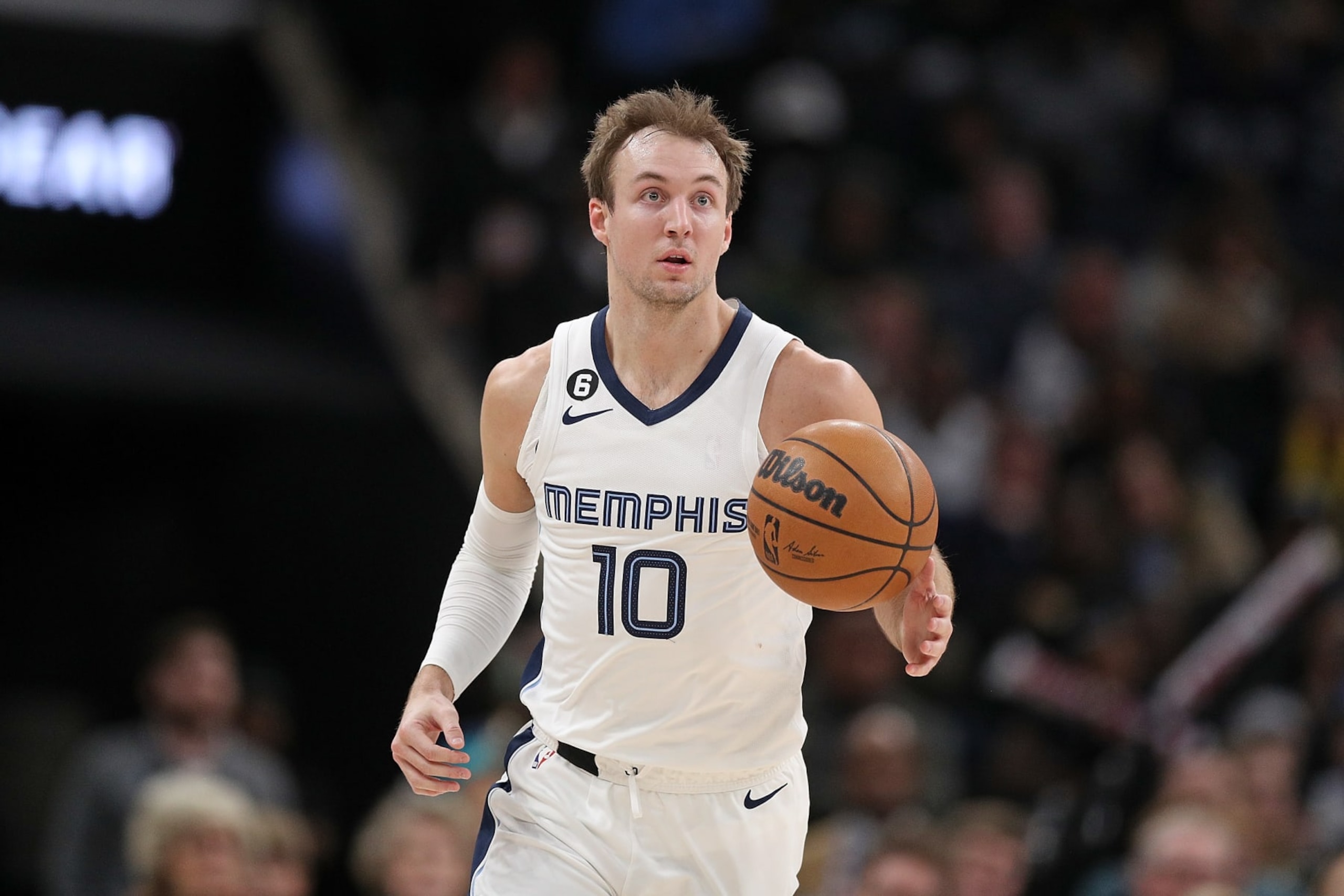 MEMPHIS, TENNESSEE - MARCH 20: Luke Kennard #10 of the Memphis Grizzlies brings the ball up court during the game against the Dallas Mavericks at FedExForum on March 20, 2023 in Memphis, Tennessee. NOTE TO USER: User expressly acknowledges and agrees that, by downloading and or using this photograph, User is consenting to the terms and conditions of the Getty Images License Agreement. (Photo by Justin Ford/Getty Images) MEMPHIS, TENNESSEE - MARCH 20: Luke Kennard #10 of the Memphis Grizzlies brings the ball up court during the game against the Dallas Mavericks at FedExForum on March 20, 2023 in Memphis, Tennessee. NOTE TO USER: User expressly acknowledges and agrees that, by downloading and or using this photograph, User is consenting to the terms and conditions of the Getty Images License Agreement. (Photo by Justin Ford/Getty Images)