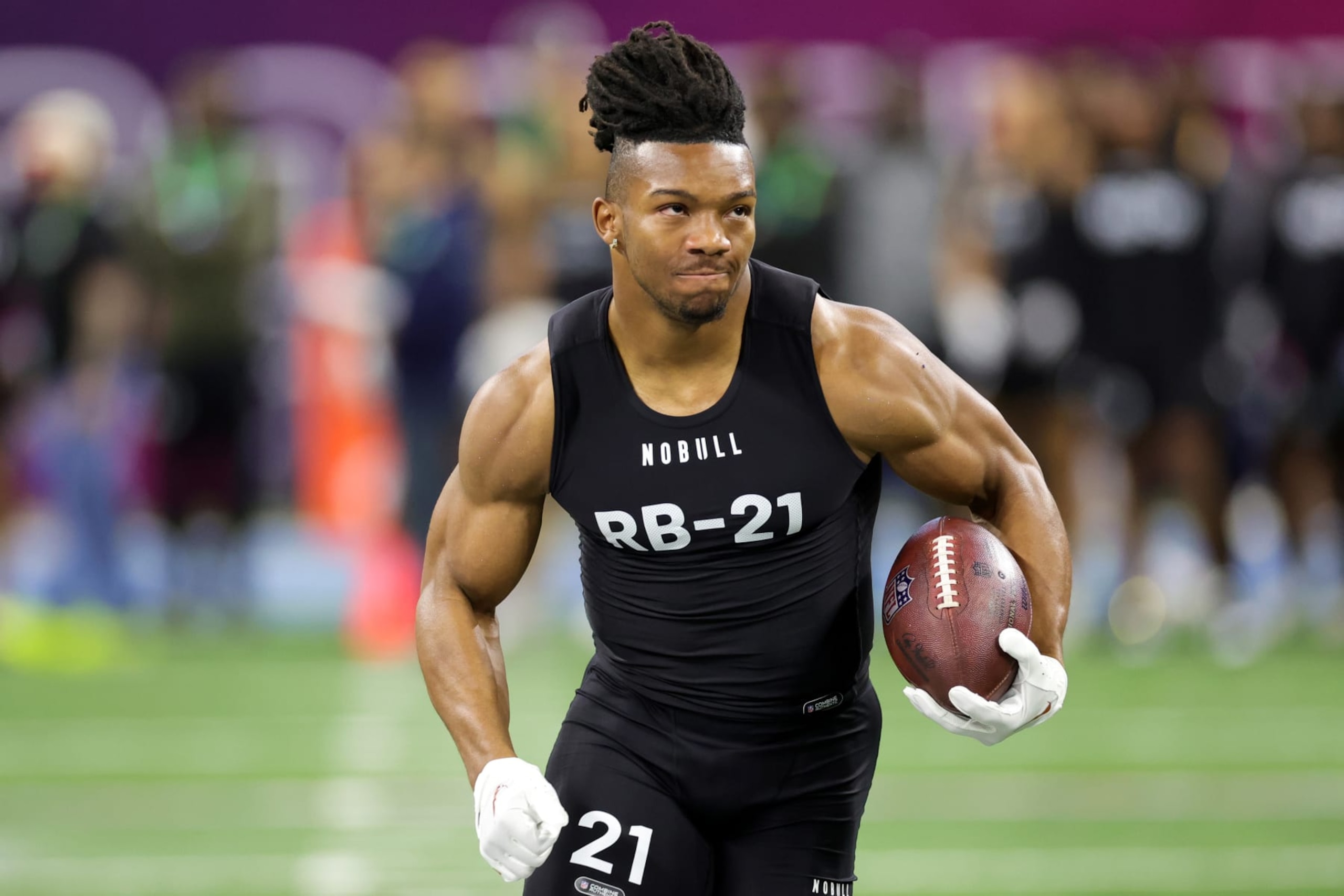INDIANAPOLIS, INDIANA - MARCH 05: Bijan Robinson of Texas participates in a drill during the NFL Combine at Lucas Oil Stadium on March 05, 2023 in Indianapolis, Indiana. (Photo by Stacy Revere/Getty Images)