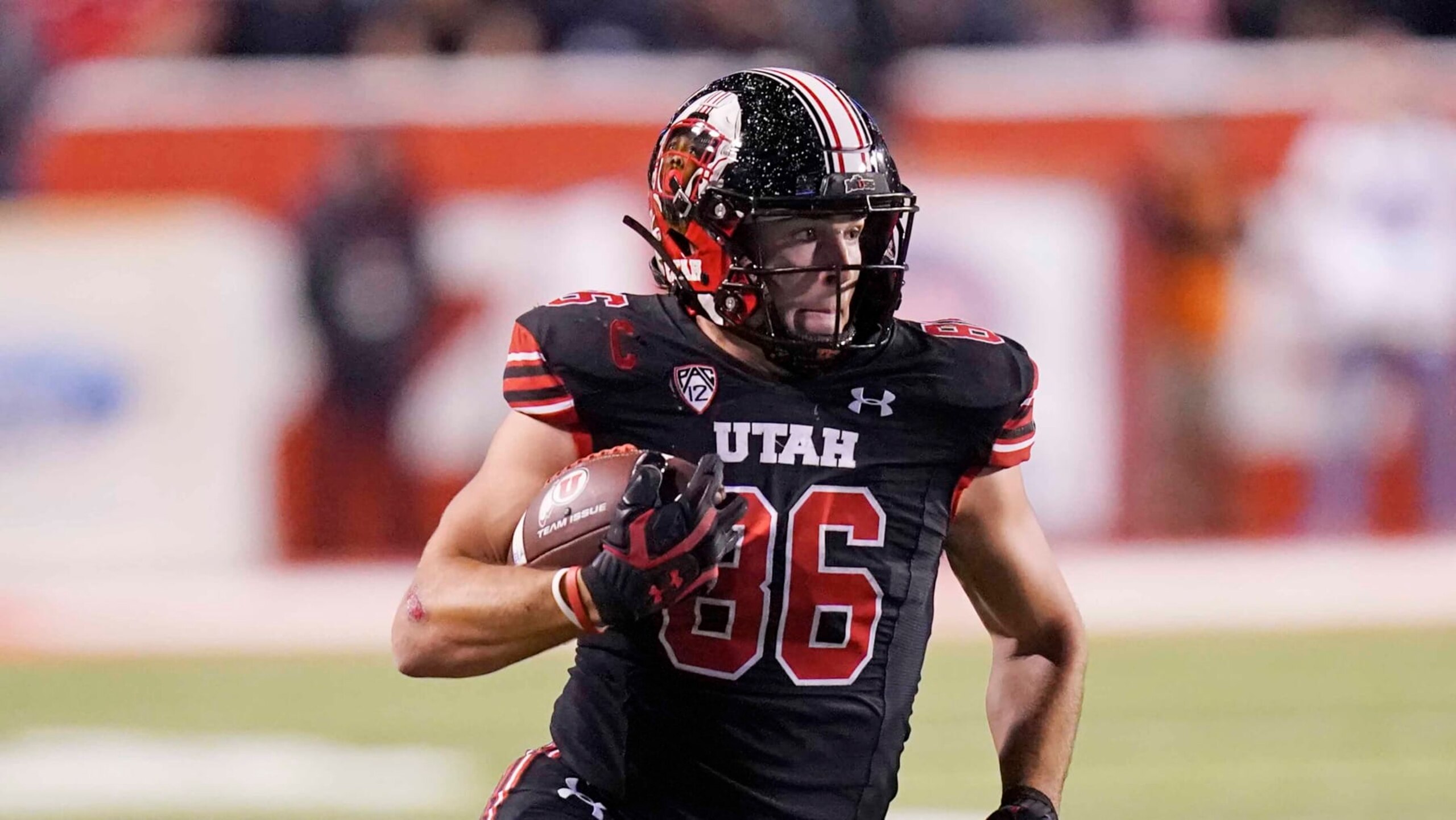 Utah tight end Dalton Kincaid (86) runs up field during the second half of an NCAA college football game against Southern California Saturday, Oct. 15, 2022, in Salt Lake City. (AP Photo/Rick Bowmer)