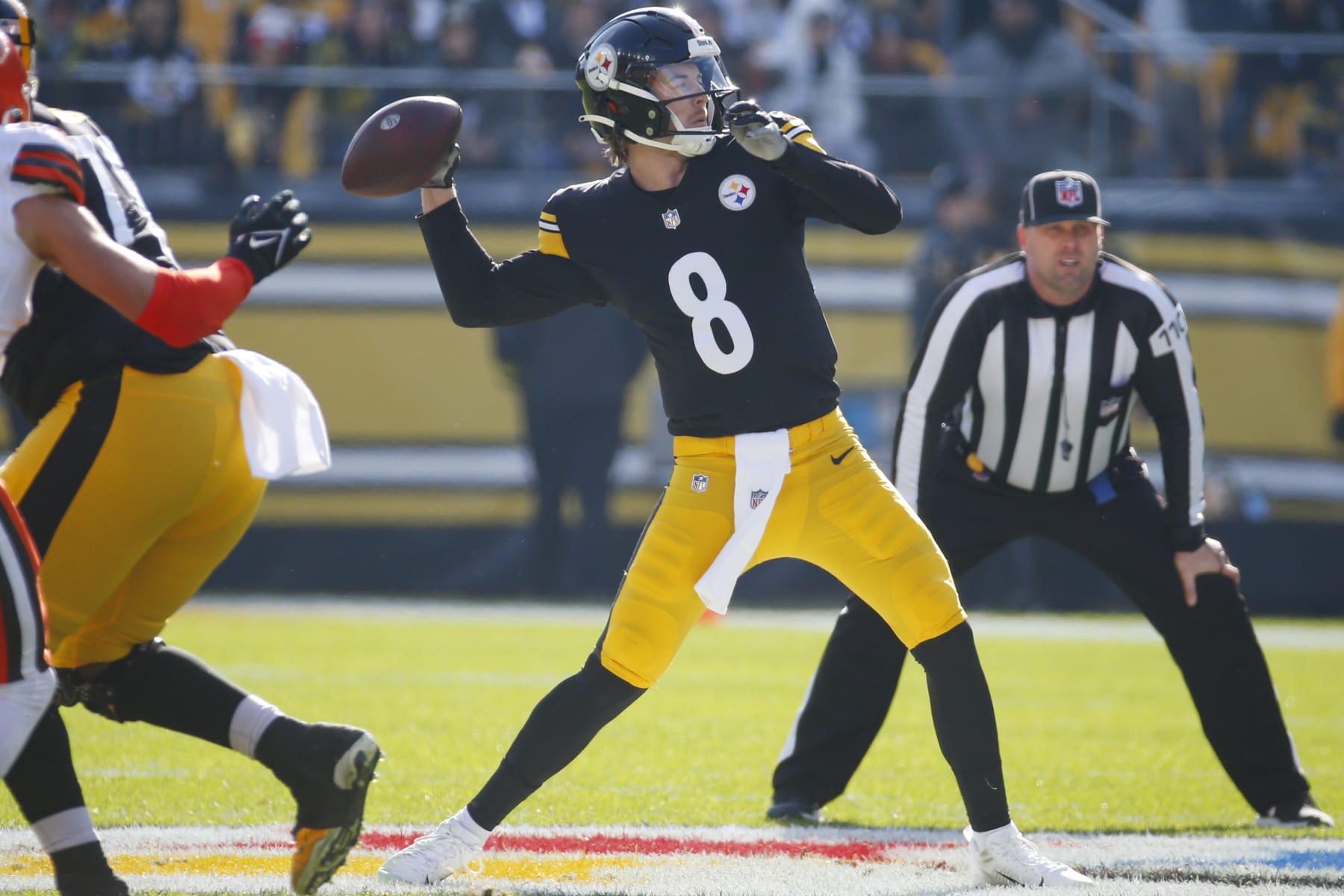PITTSBURGH, PENNSYLVANIA - JANUARY 08: Kenny Pickett #8 of the Pittsburgh Steelers throws the ball during the first half of the game against the Cleveland Browns at Acrisure Stadium on January 08, 2023 in Pittsburgh, Pennsylvania. (Photo by Justin K. Aller/Getty Images)