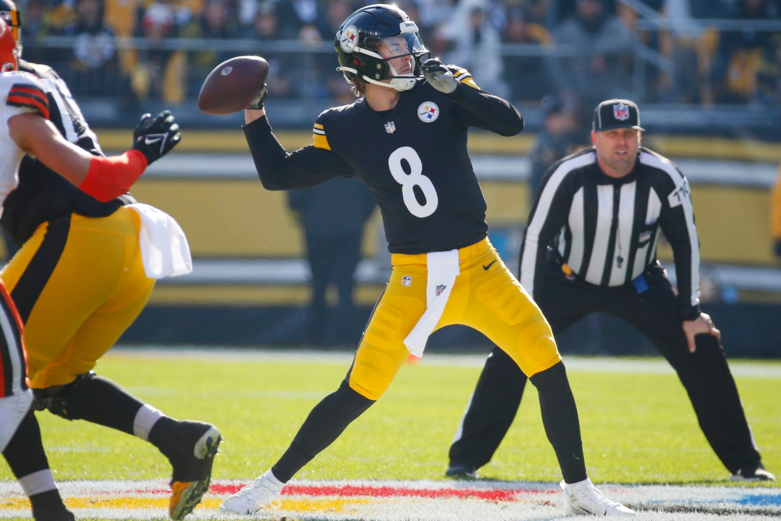 PITTSBURGH, PENNSYLVANIA - JANUARY 08: Kenny Pickett #8 of the Pittsburgh Steelers throws the ball during the first half of the game against the Cleveland Browns at Acrisure Stadium on January 08, 2023 in Pittsburgh, Pennsylvania. (Photo by Justin K. Aller/Getty Images) PITTSBURGH, PENNSYLVANIA - JANUARY 08: Kenny Pickett #8 of the Pittsburgh Steelers throws the ball during the first half of the game against the Cleveland Browns at Acrisure Stadium on January 08, 2023 in Pittsburgh, Pennsylvania. (Photo by Justin K. Aller/Getty Images)