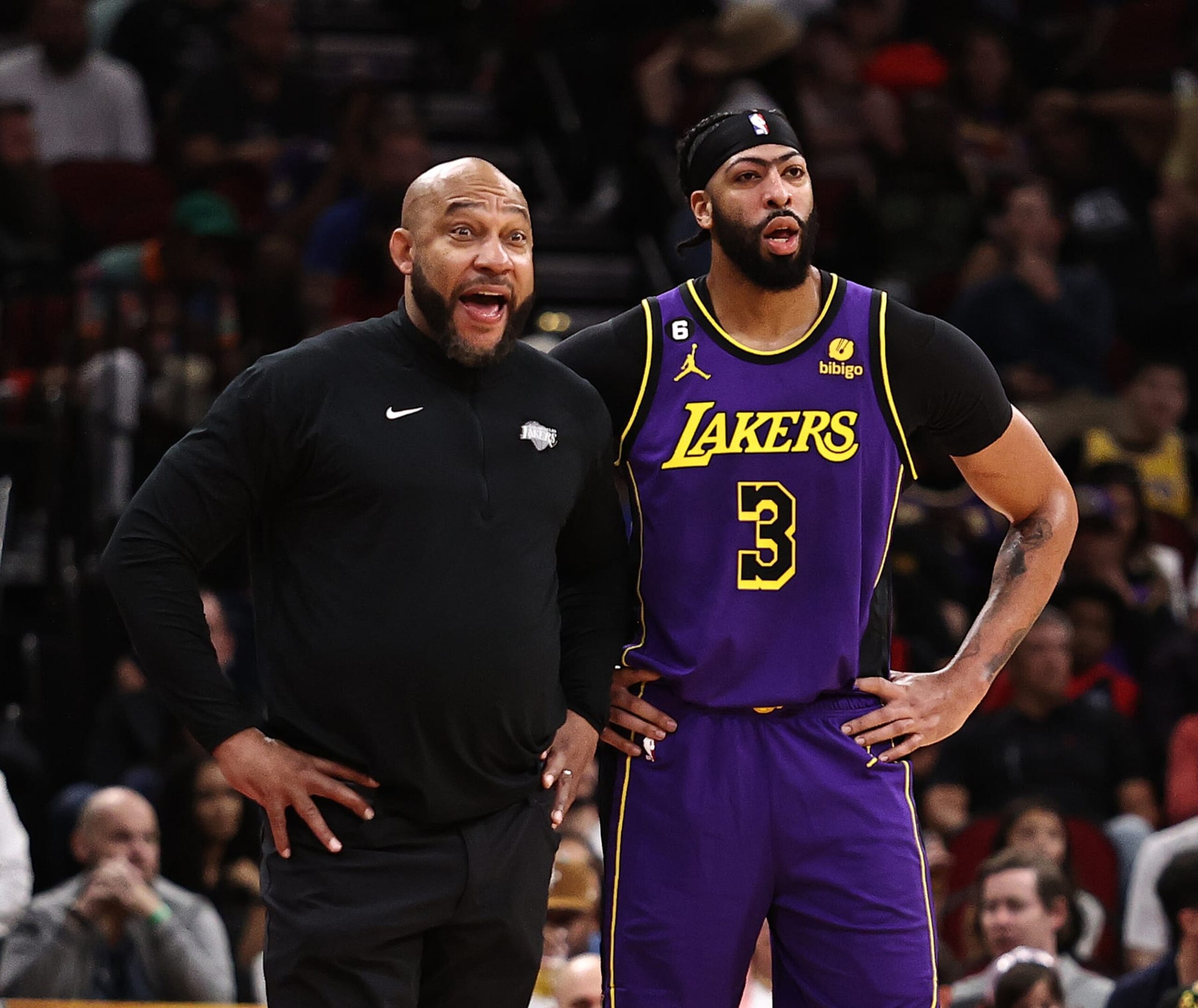 HOUSTON, TEXAS - APRIL 02: Head coach Darvin Ham of the Los Angeles Lakers talks with Anthony Davis #3 during the first quarter against the Houston Rockets at Toyota Center on April 02, 2023 in Houston, Texas.  NOTE TO USER: User expressly acknowledges and agrees that, by downloading and or using this photograph, User is consenting to the terms and conditions of the Getty Images License Agreement.  (Photo by Bob Levey/Getty Images)