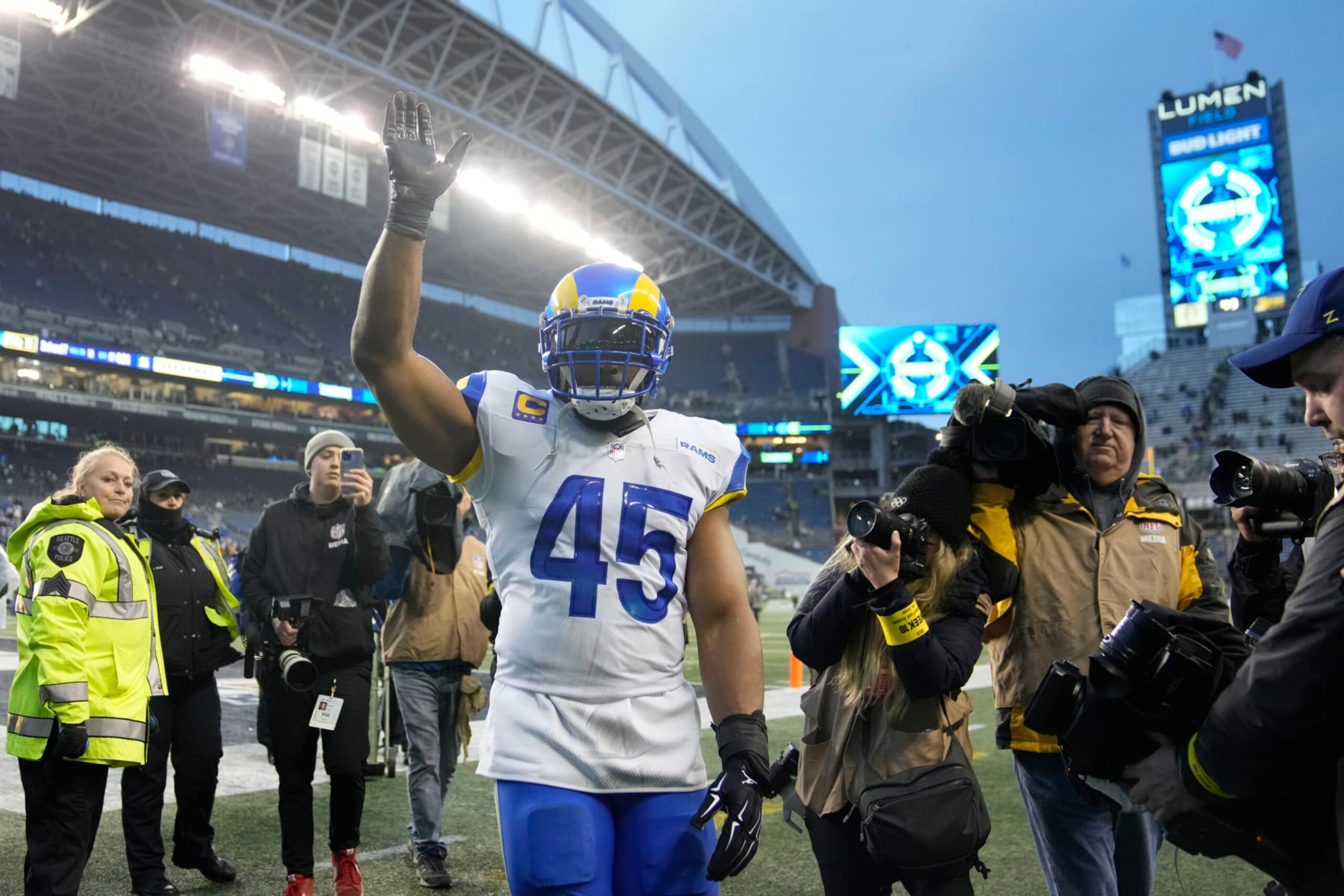 Los Angeles Rams linebacker Bobby Wagner (45) waves to fans after an overtime loss to the Seattle Seahawks during in an NFL football game Sunday, Jan. 8, 2023, in Seattle. (AP Photo/Stephen Brashear)