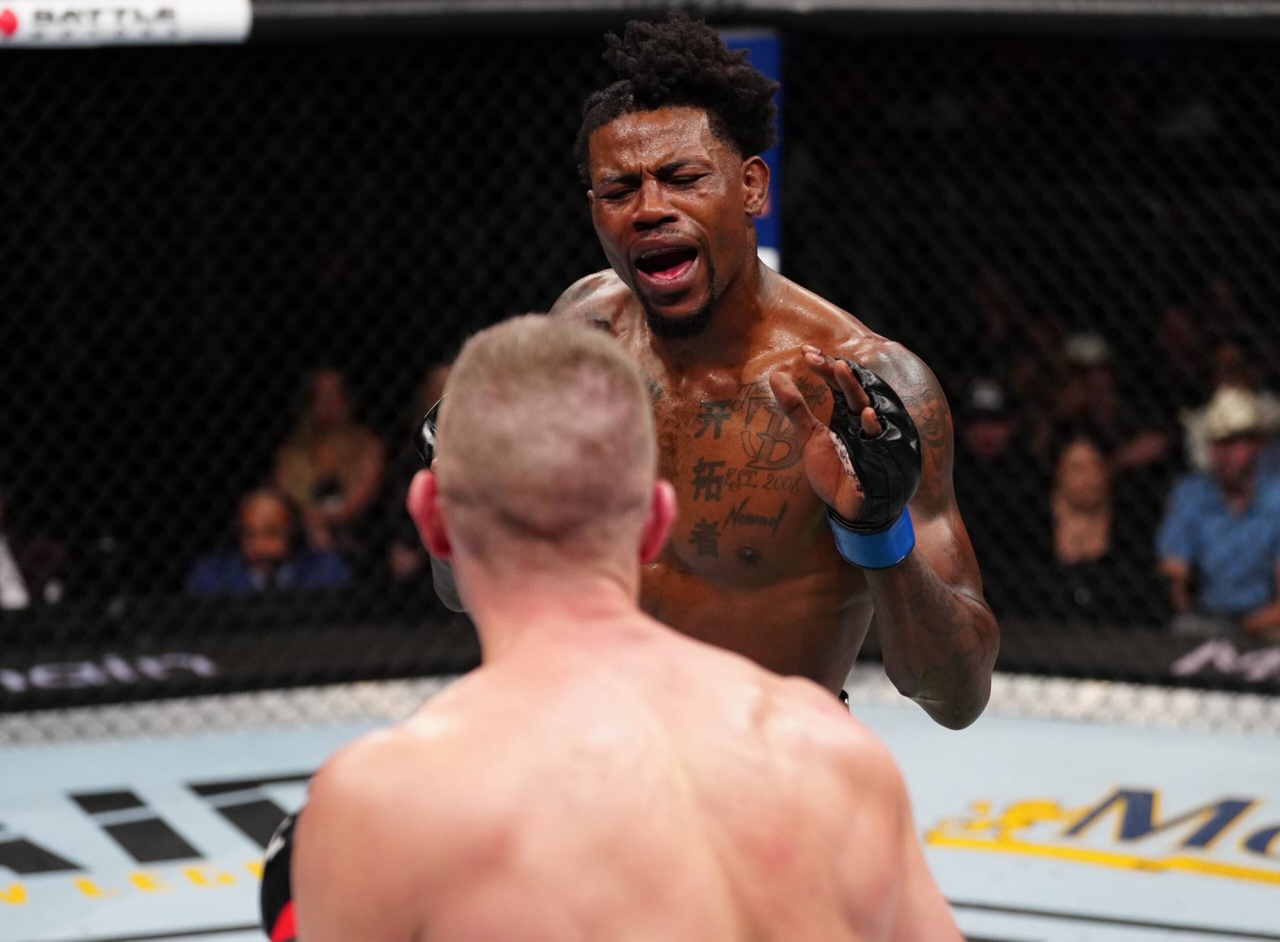 Kevin Holland taunts Stephen Thompson. Kevin Holland taunts Stephen Thompson.