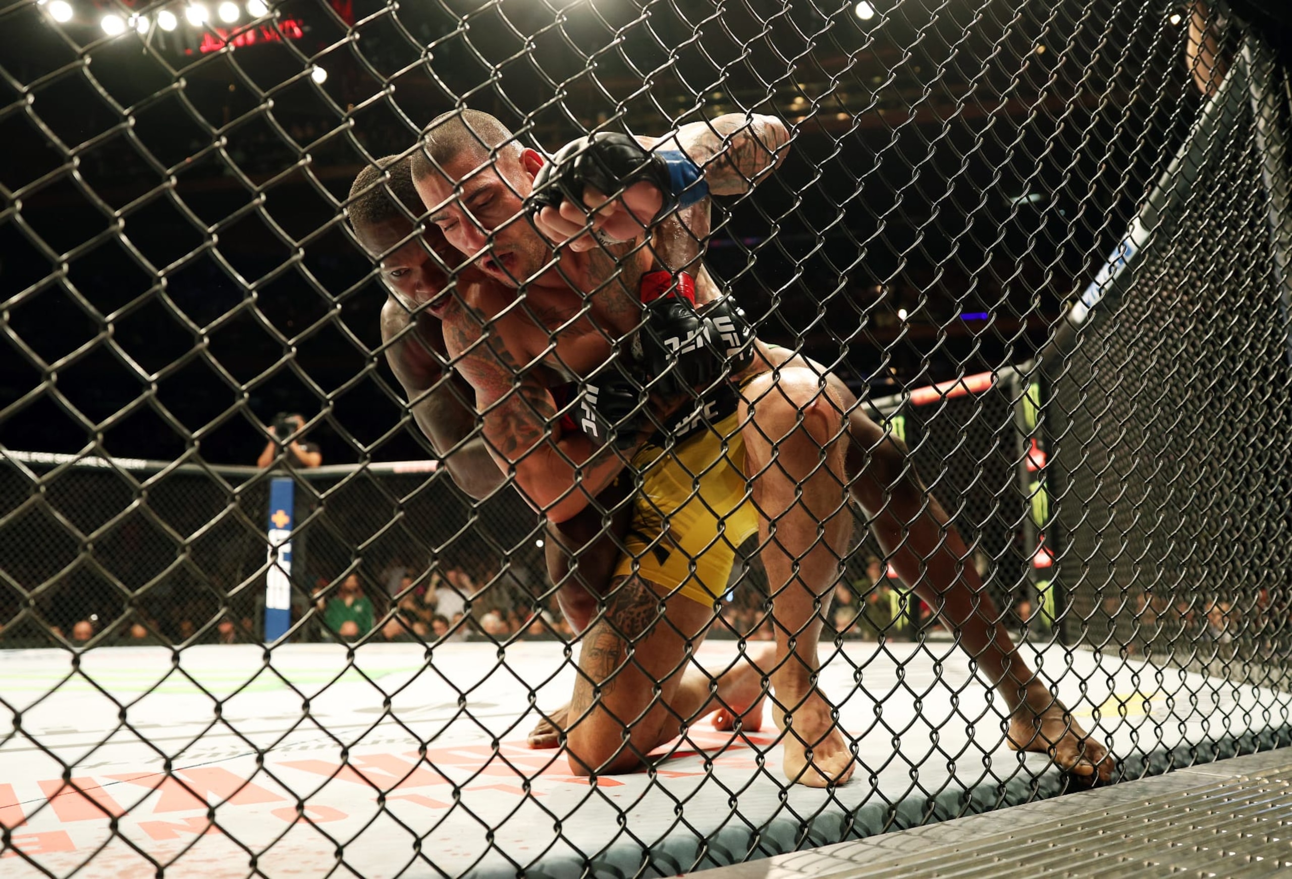 Israel Adesanya grapples Alex Pereira. 
