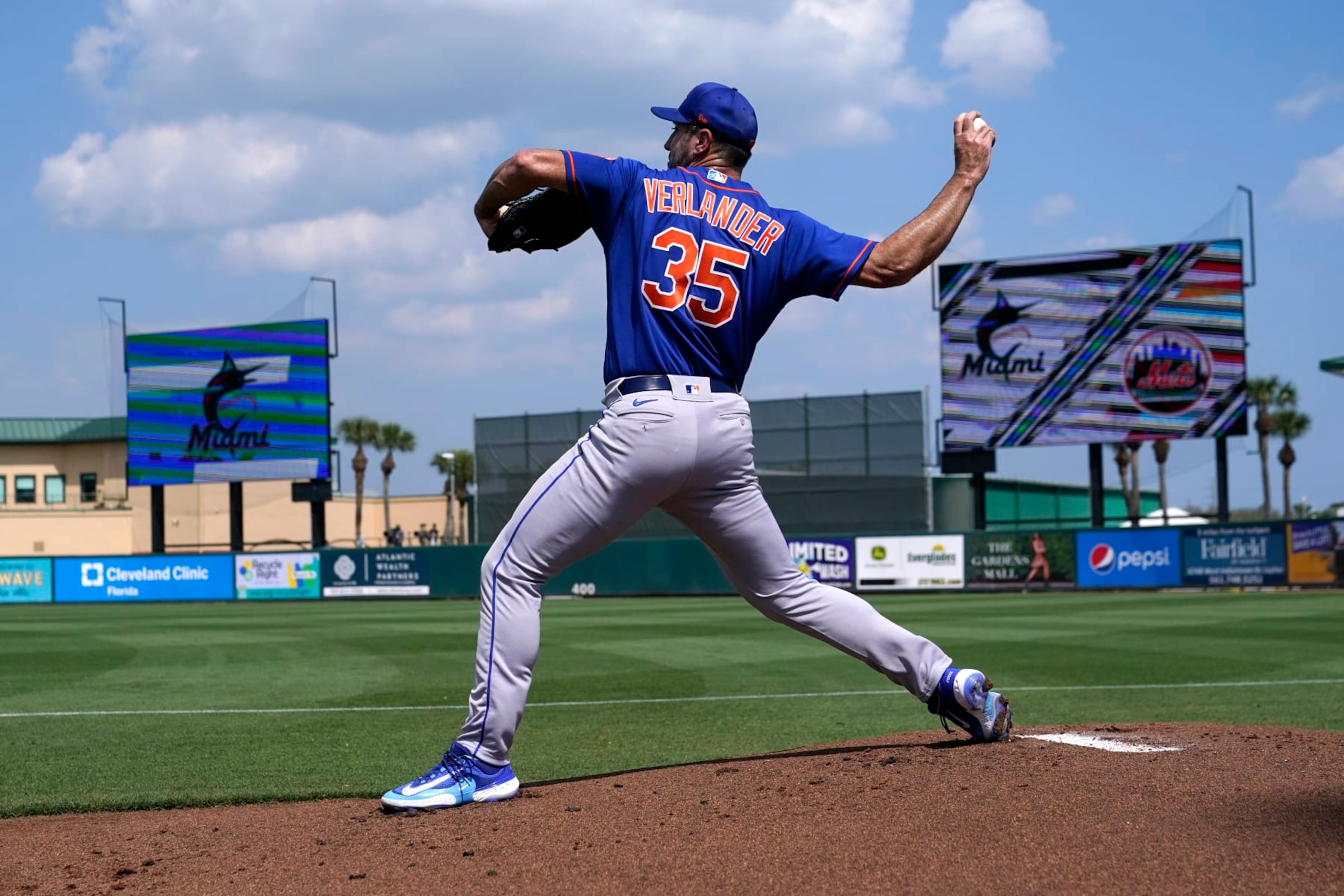 New York Mets starting pitcher Justin Verlander (35) warms up before a spring training baseball game against the Miami Marlins, Saturday, March 4, 2023, in Jupiter, Fla. (AP Photo/Lynne Sladky) New York Mets starting pitcher Justin Verlander (35) warms up before a spring training baseball game against the Miami Marlins, Saturday, March 4, 2023, in Jupiter, Fla. (AP Photo/Lynne Sladky)