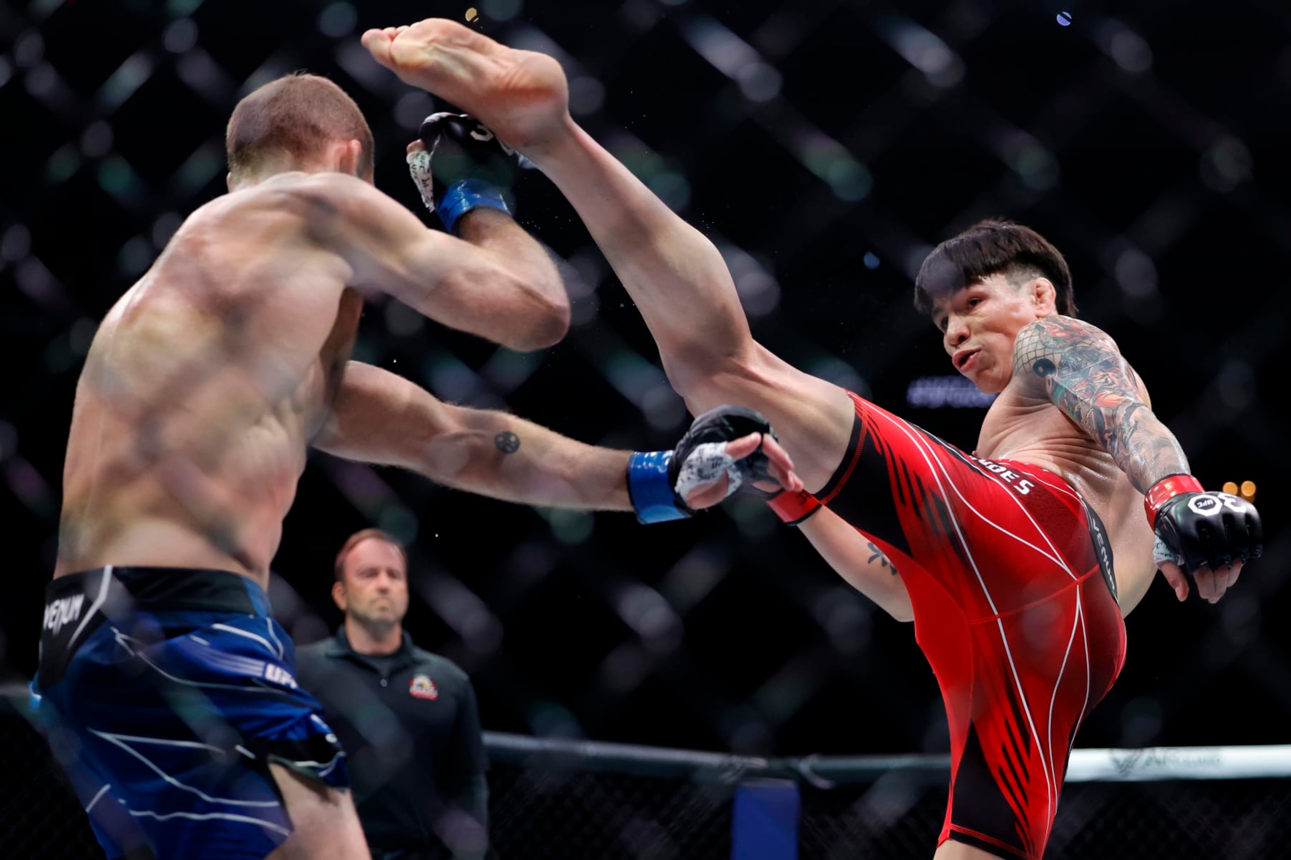 MIAMI, FLORIDA - APRIL 08: Ignacio Bahamondes (R) of Chile kicks Trey Ogden in their catchweight bout during UFC 287 at Kaseya Center on April 08, 2023 in Miami, Florida. (Photo by Carmen Mandato/Getty Images)