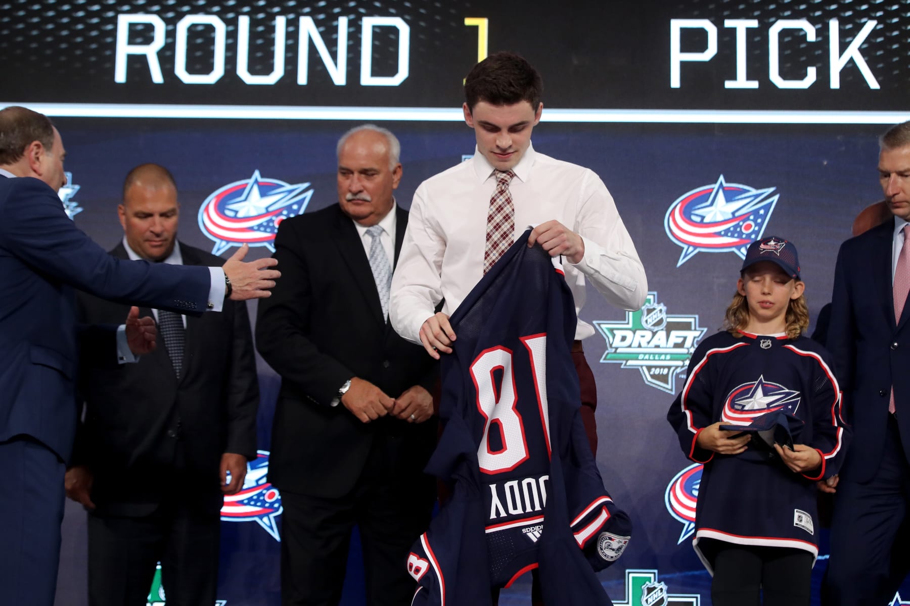 DALLAS, TX - JUNE 22:  Liam Foudy poses after being selected eighteenth overall by the Columbus Blue Jackets during the first round of the 2018 NHL Draft at American Airlines Center on June 22, 2018 in Dallas, Texas.  (Photo by Bruce Bennett/Getty Images)