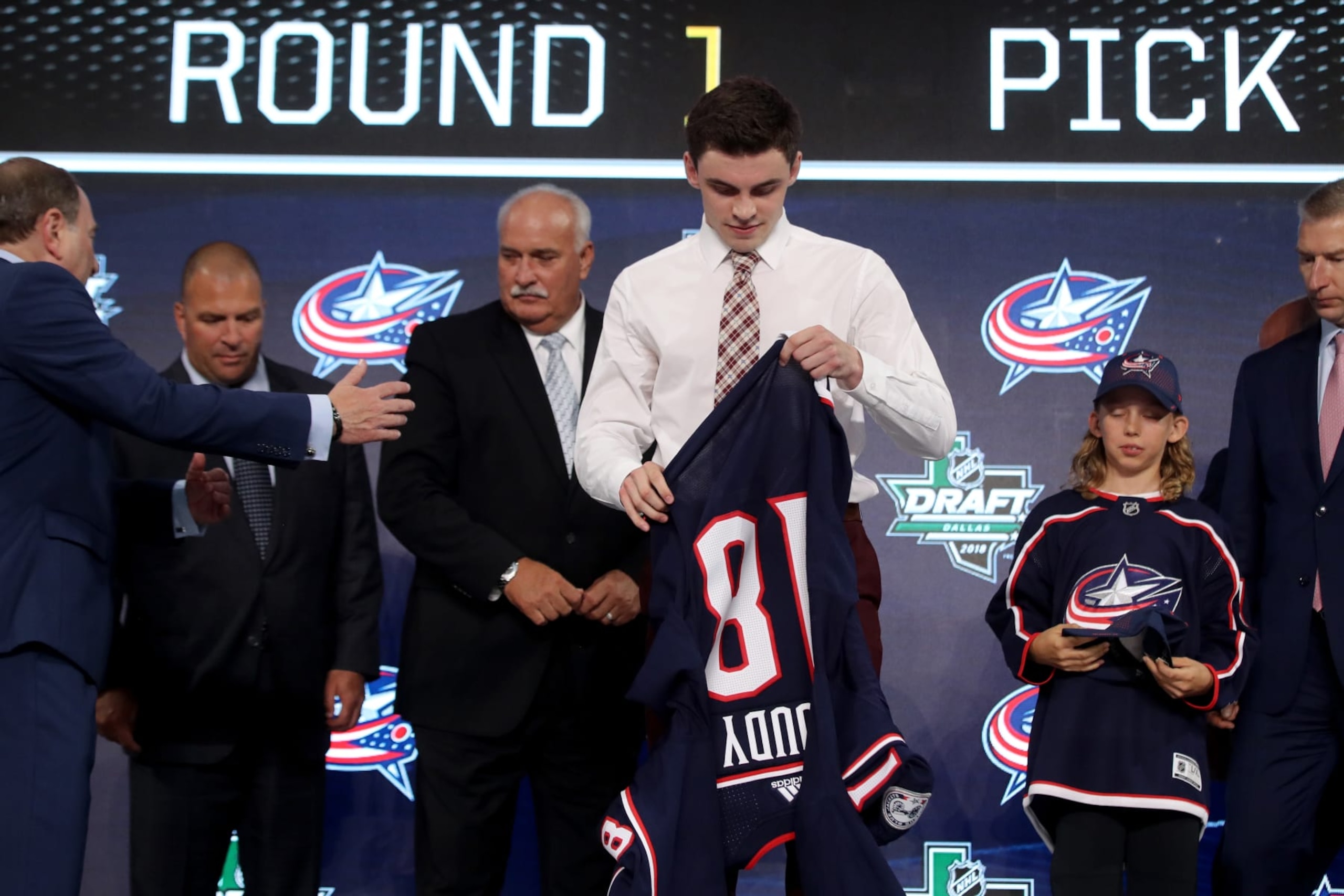 DALLAS, TX - JUNE 22:  Liam Foudy poses after being selected eighteenth overall by the Columbus Blue Jackets during the first round of the 2018 NHL Draft at American Airlines Center on June 22, 2018 in Dallas, Texas.  (Photo by Bruce Bennett/Getty Images)