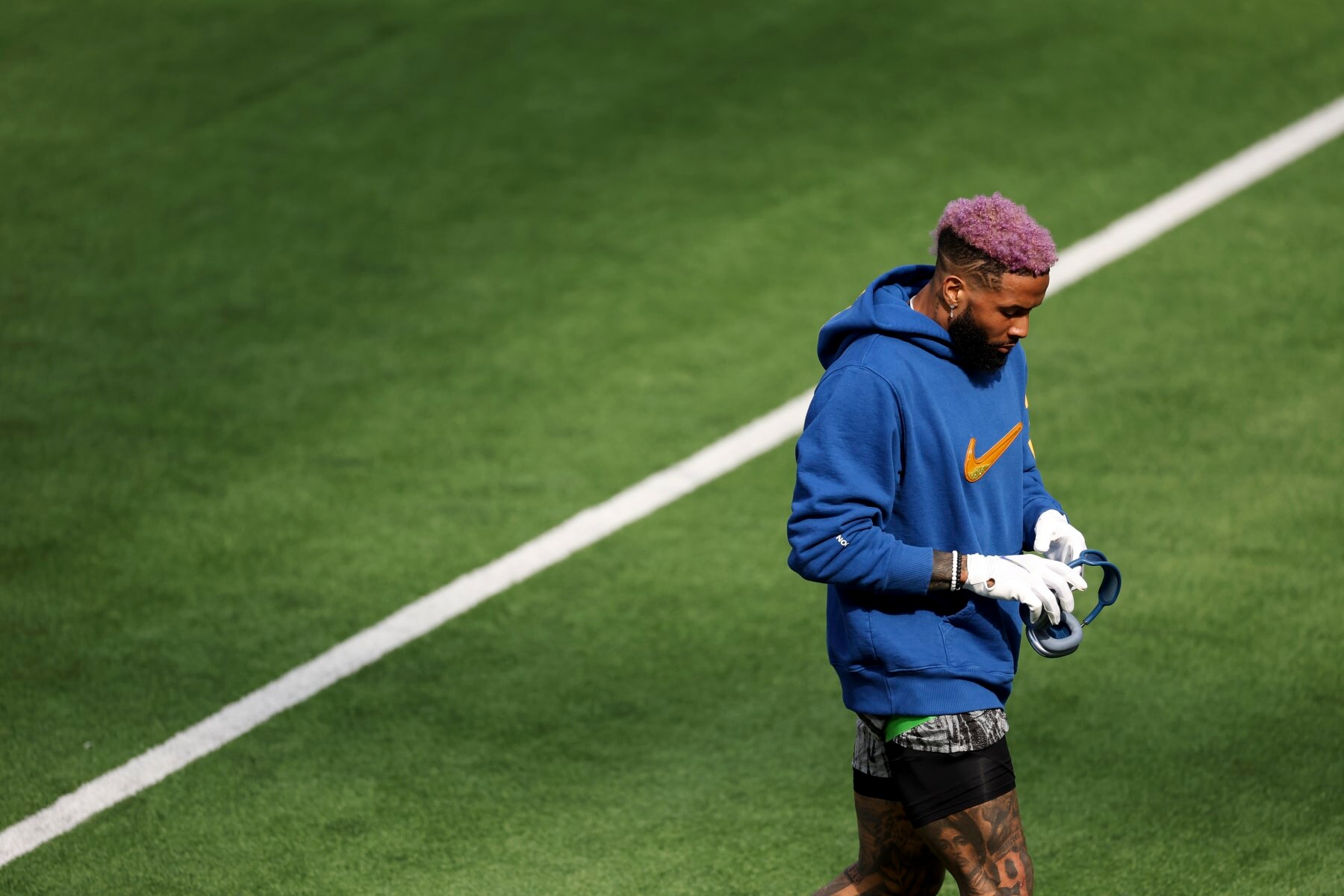INGLEWOOD, CALIFORNIA - FEBRUARY 13: Odell Beckham Jr. #3 of the Los Angeles Rams warms up prior to the NFL Super Bowl 56 football game against the Cincinnati Bengals at SoFi Stadium on February 13, 2022 in Inglewood, California. The Rams won 23-20. (Photo by Michael Owens/Getty Images)