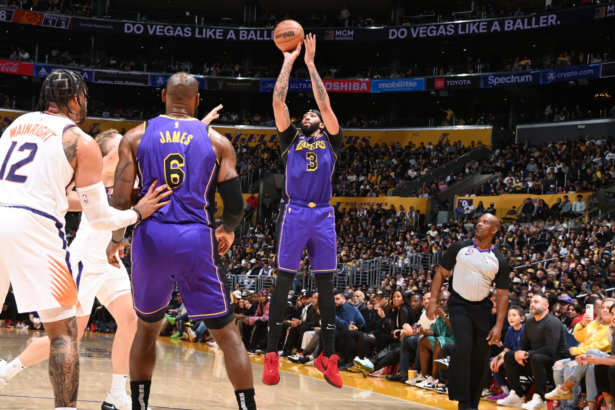 LOS ANGELES, CA - APRIL 7: Anthony Davis #3 of the Los Angeles Lakers shoots the ball during the game against the Phoenix Suns on April 7, 2023 at Crypto.Com Arena in Los Angeles, California. NOTE TO USER: User expressly acknowledges and agrees that, by downloading and/or using this Photograph, user is consenting to the terms and conditions of the Getty Images License Agreement. Mandatory Copyright Notice: Copyright 2023 NBAE (Photo by Andrew D. Bernstein/NBAE via Getty Images)